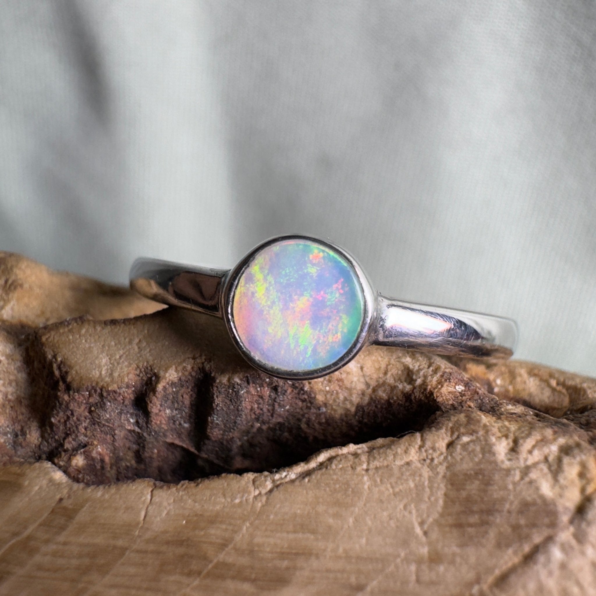 Warrumbungle Range Firefield – 0.7ct Solid Lightning Ridge Opal 925 Sterling Silver Ring