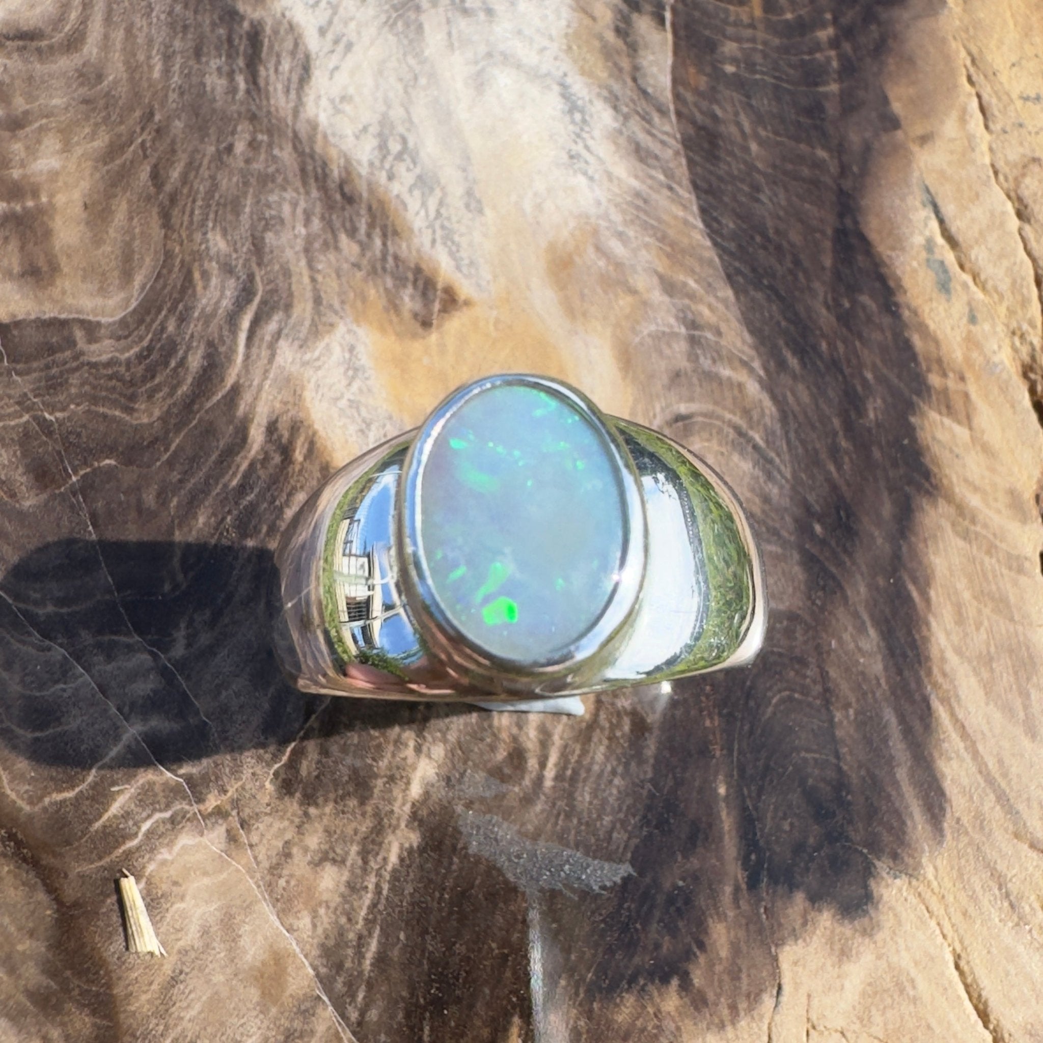 Whitsunday Reef Line – 1.5ct Solid Lightning Ridge Opal 925 Sterling Silver Ring