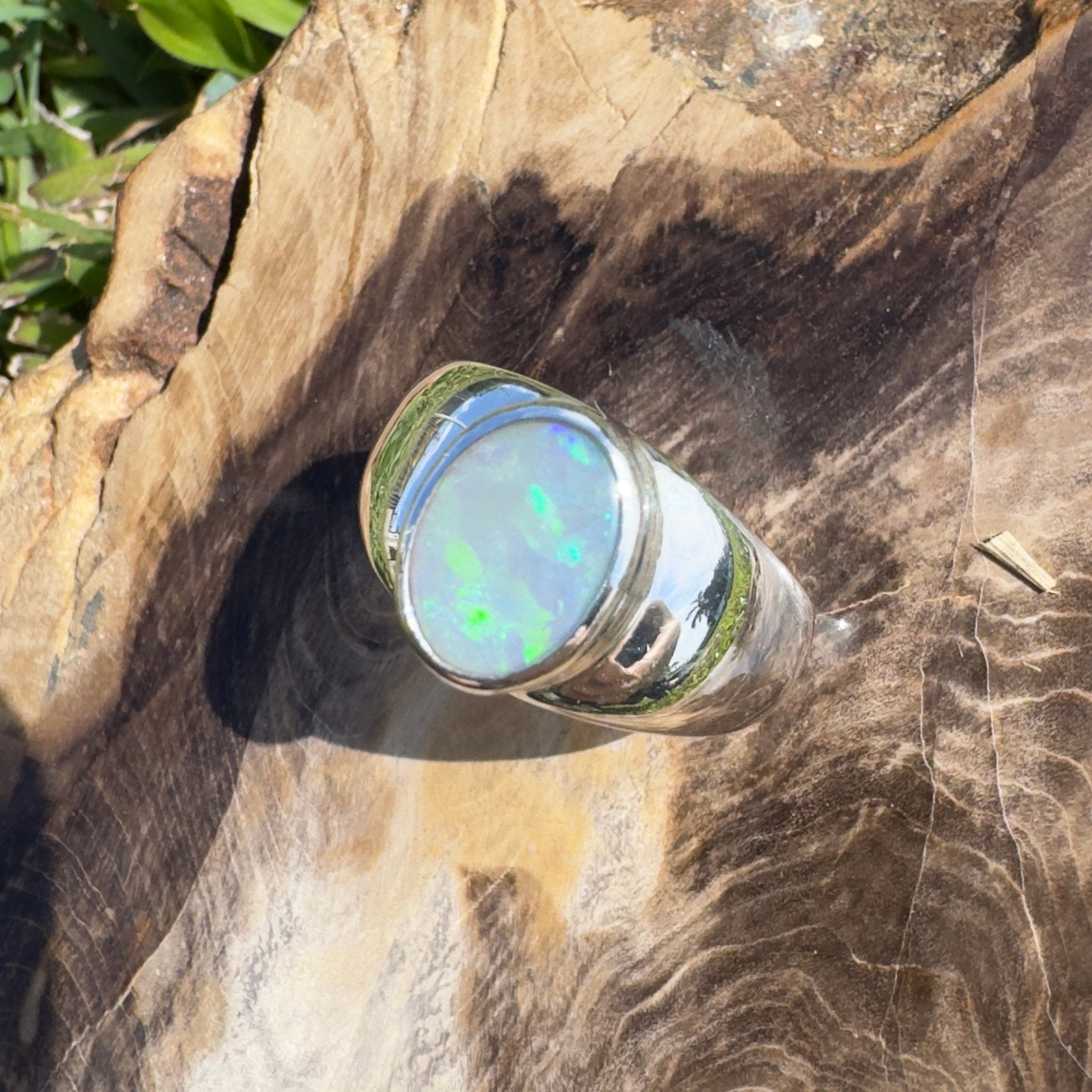 Whitsunday Reef Line – 1.5ct Solid Lightning Ridge Opal 925 Sterling Silver Ring