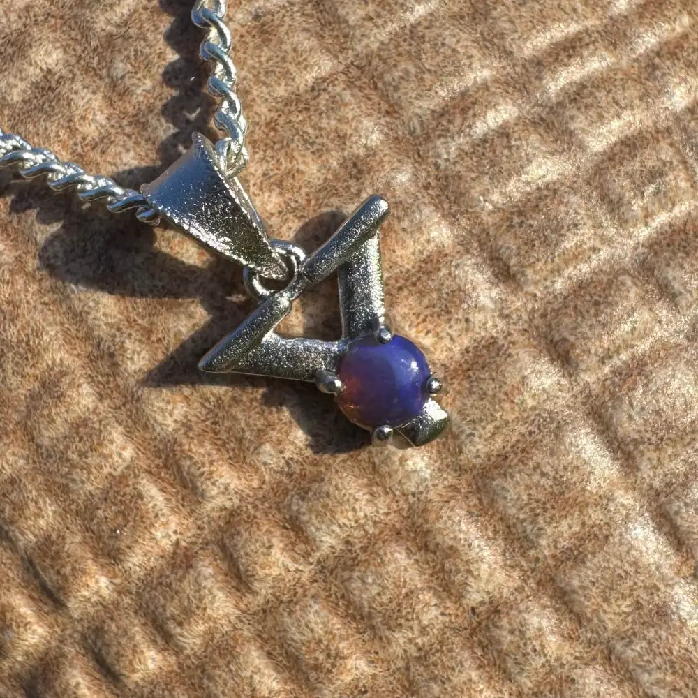 Silver pendant with purple Lightning Ridge Opal gemstone from the Your Radiance necklace collection