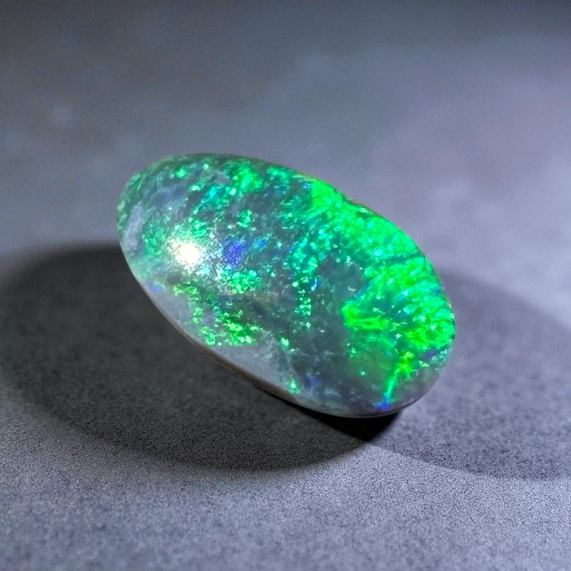 0.2ct Hand - cut Solid Lightning Ridge Black Opal
