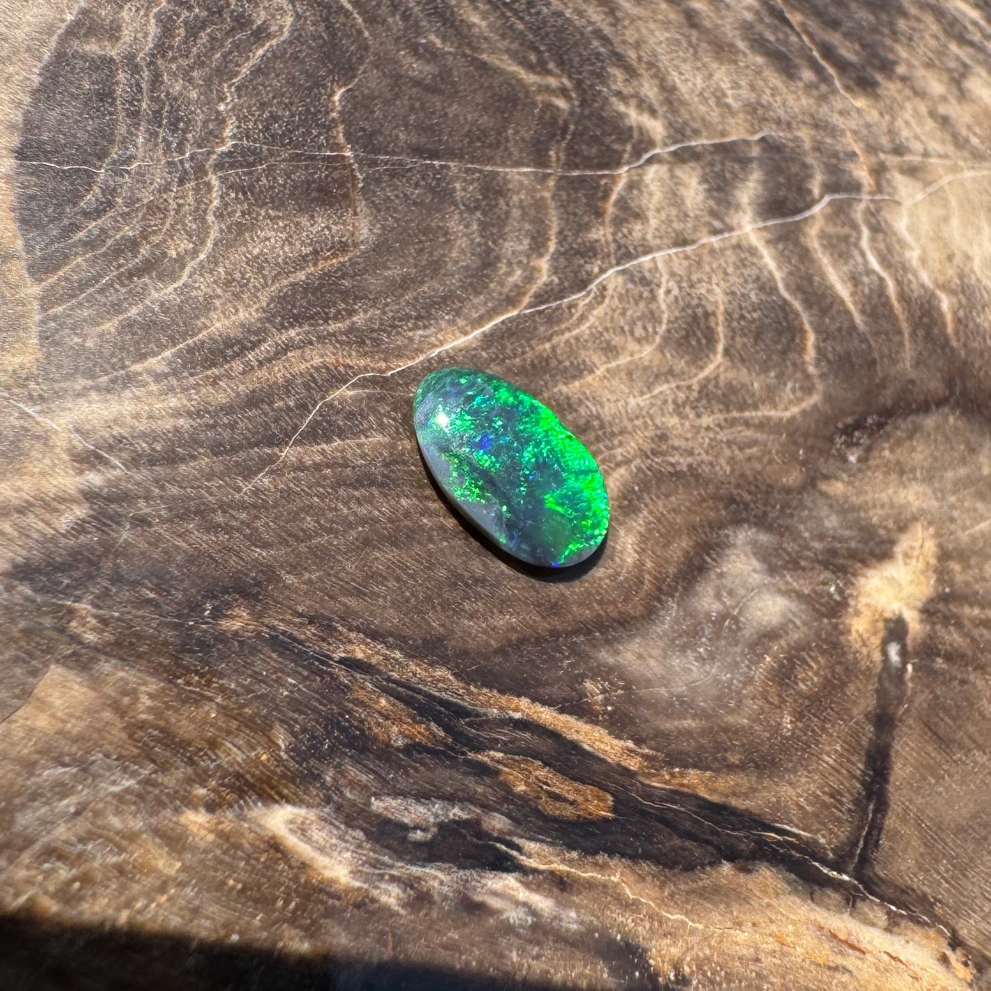 0.2ct Hand - cut Solid Lightning Ridge Black Opal