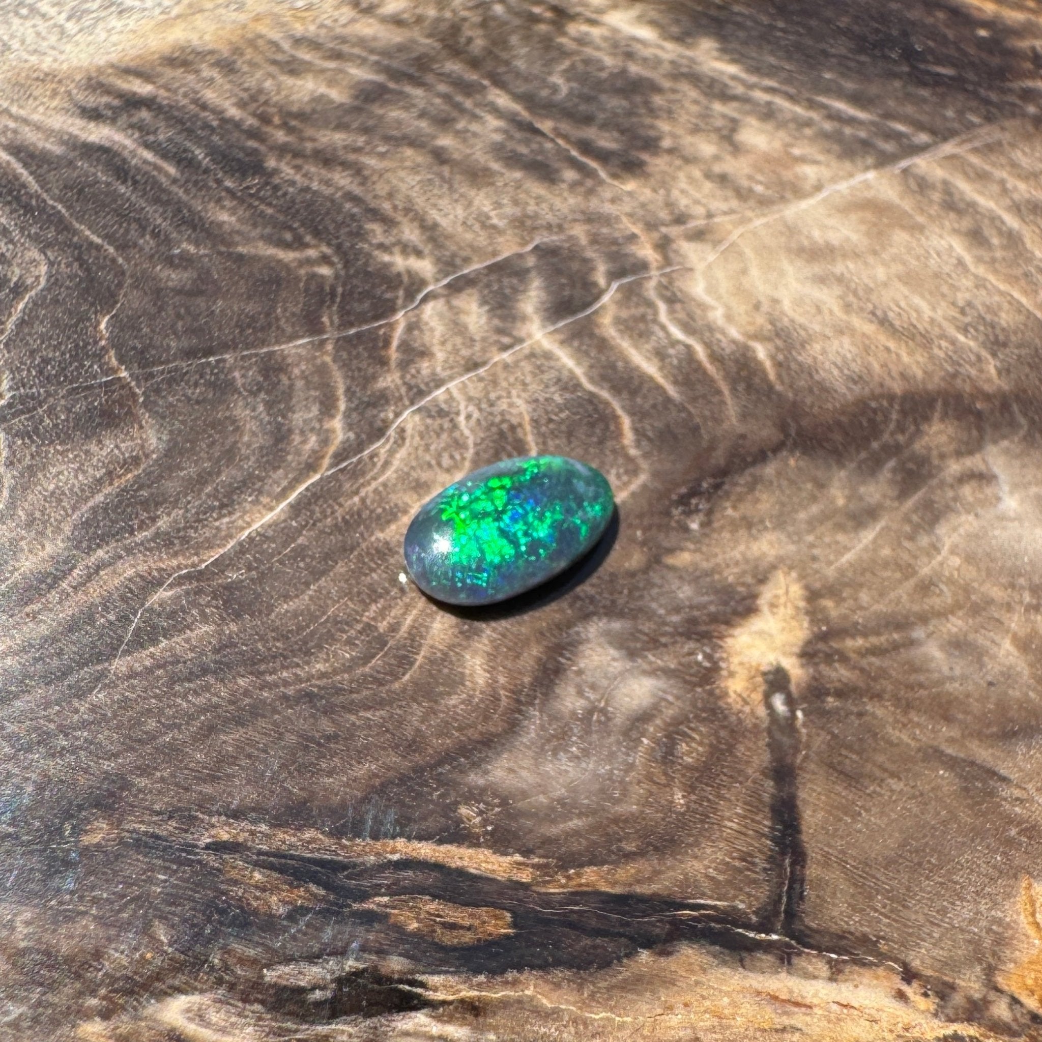 0.2ct Hand - cut Solid Lightning Ridge Black Opal