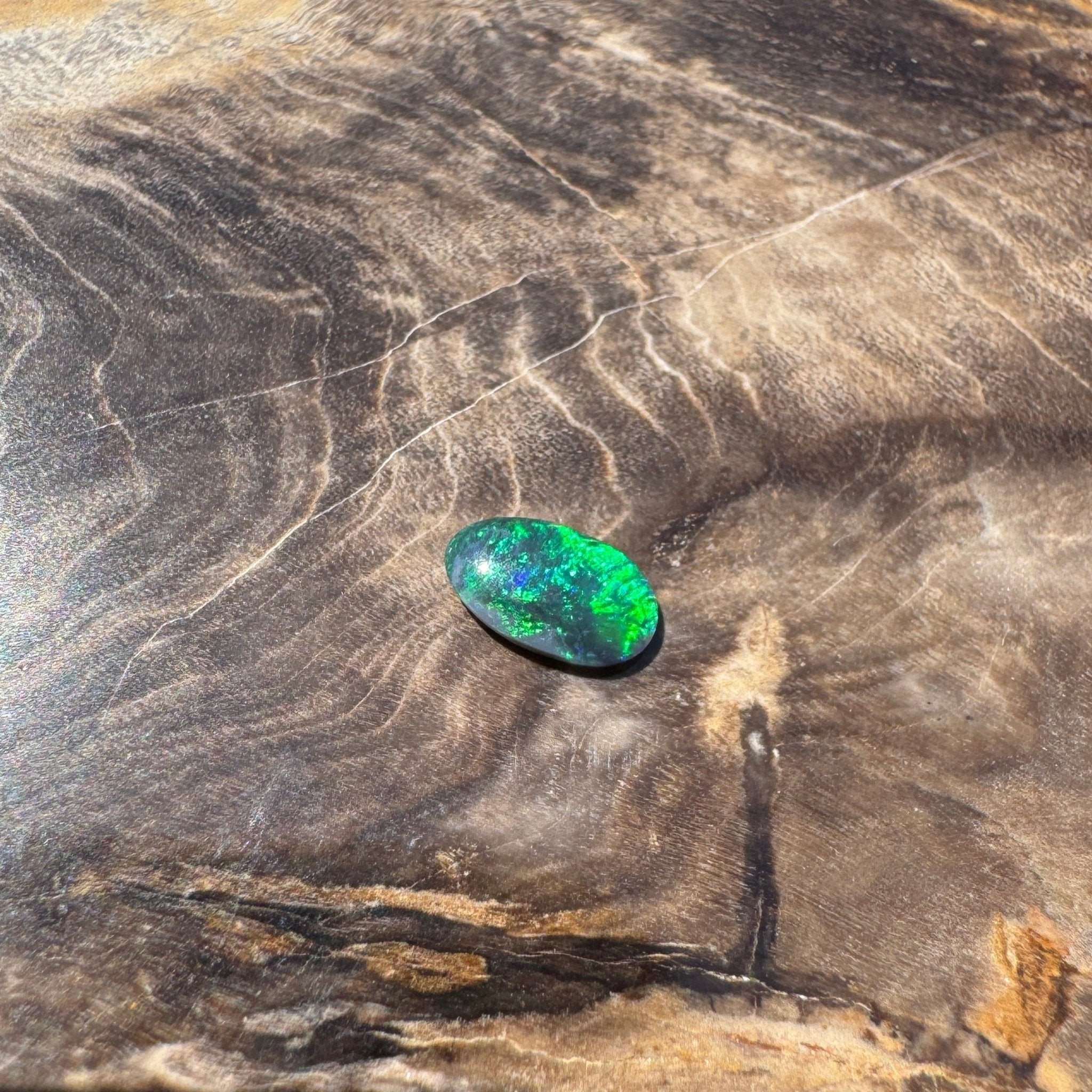 0.2ct Hand - cut Solid Lightning Ridge Black Opal