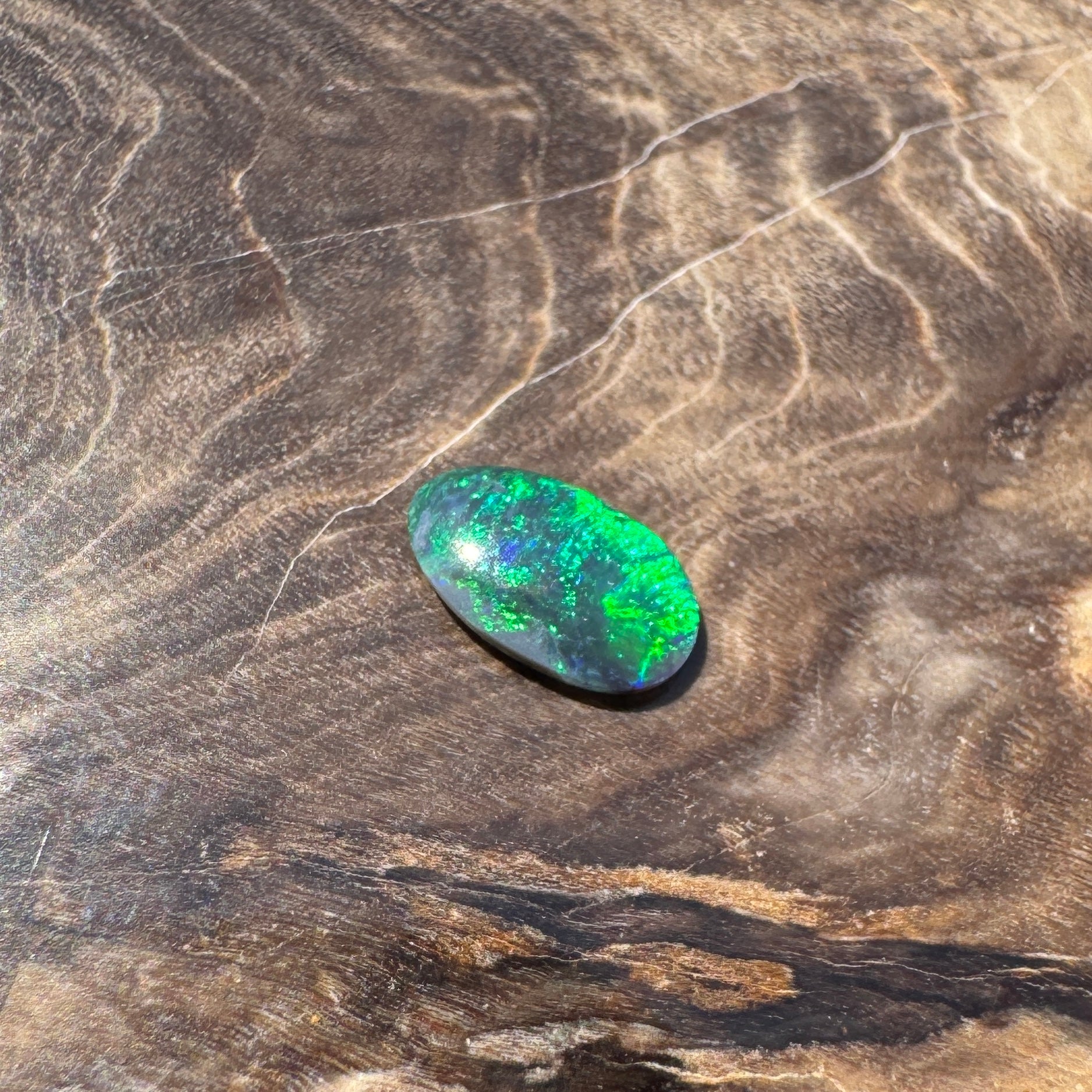 0.2ct Hand - cut Solid Lightning Ridge Black Opal