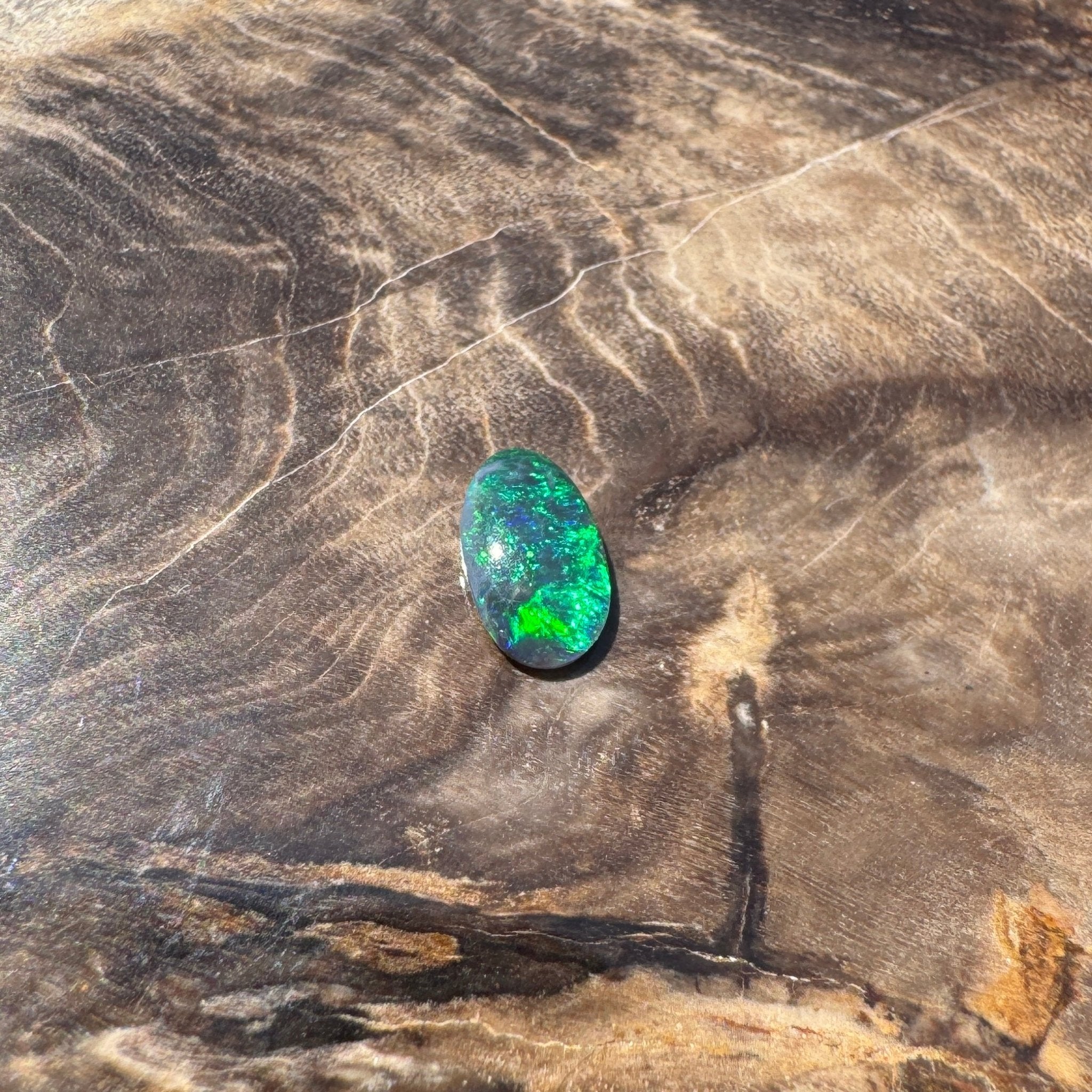 0.2ct Hand - cut Solid Lightning Ridge Black Opal