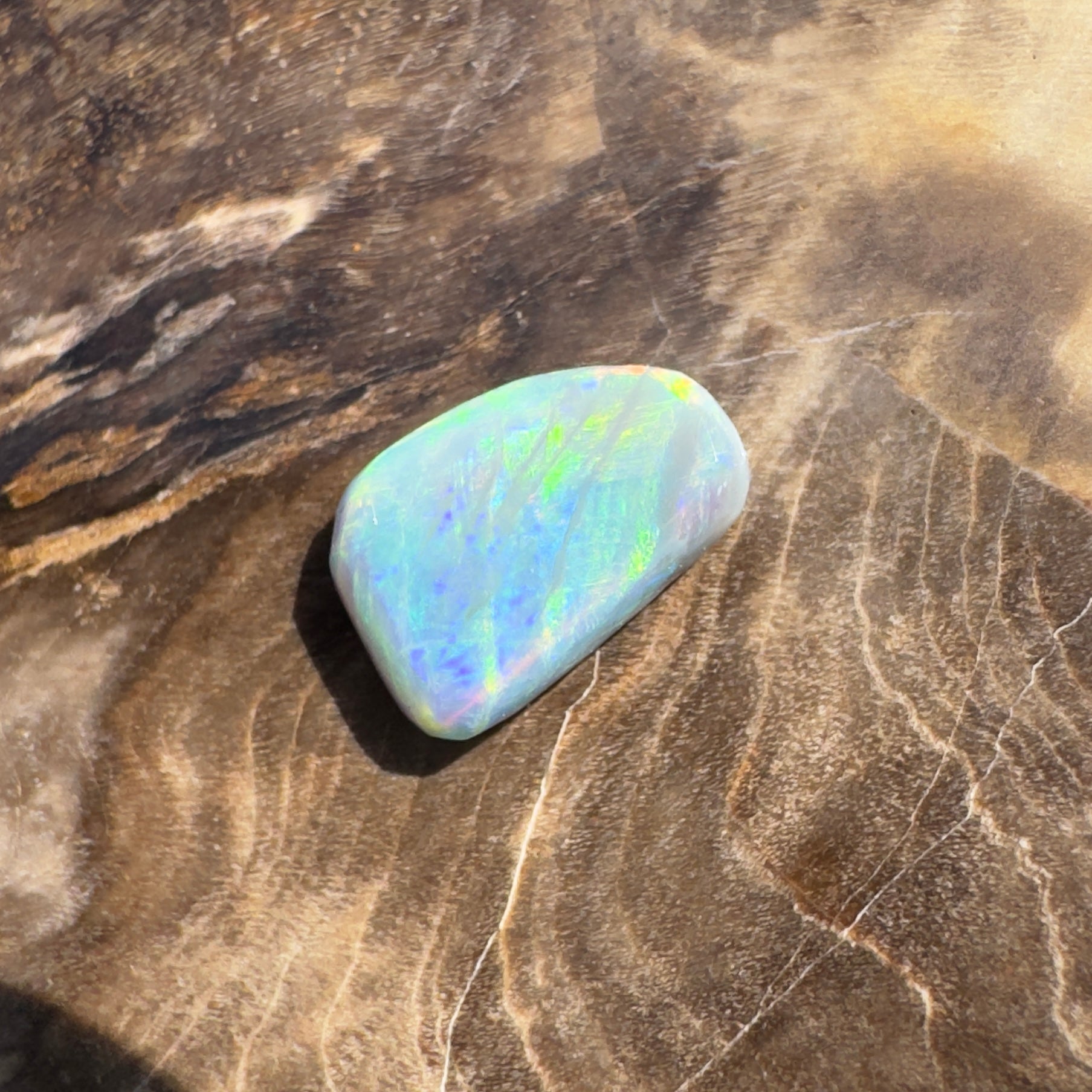 0.9ct Hand - cut Solid Lightning Ridge Opal