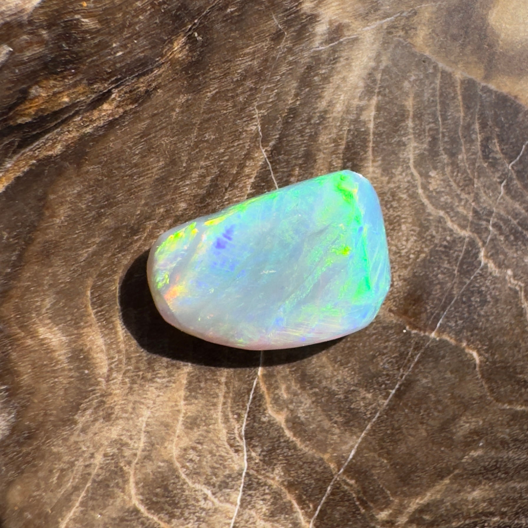 0.9ct Hand - cut Solid Lightning Ridge Opal