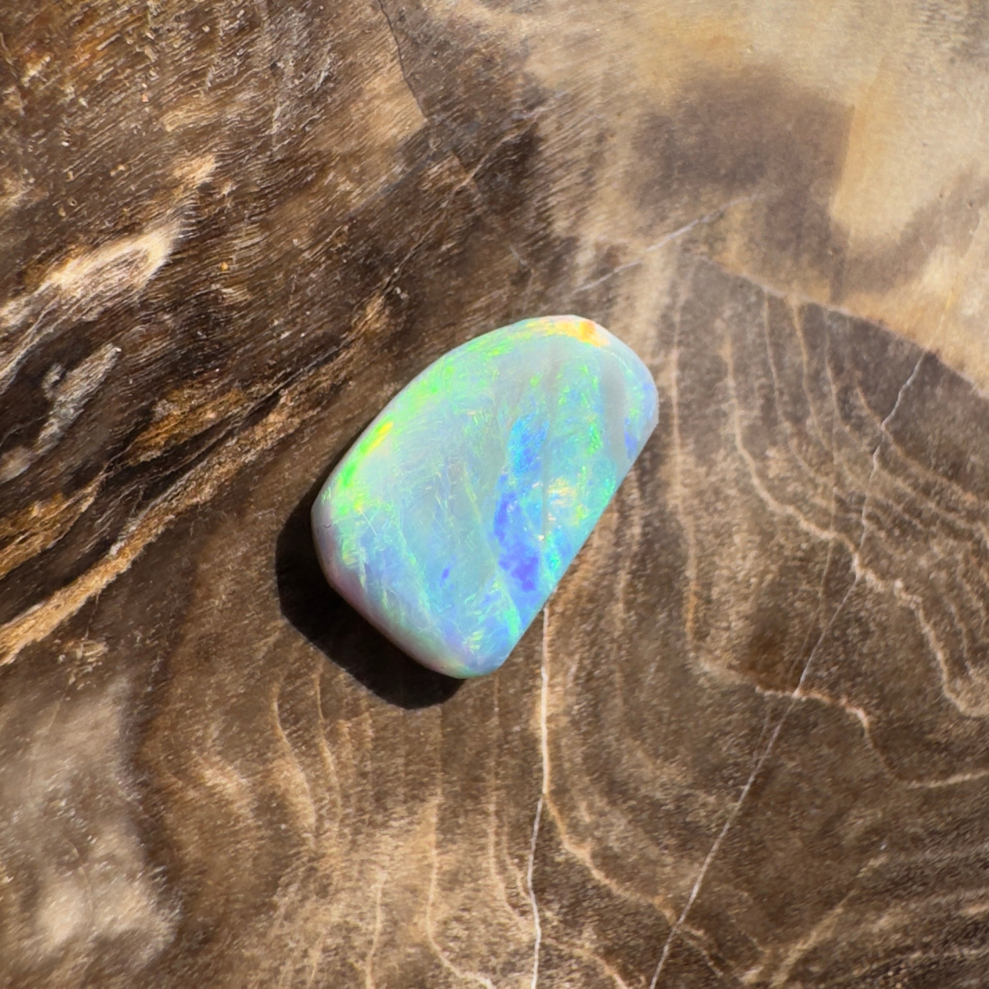 0.9ct Hand - cut Solid Lightning Ridge Opal