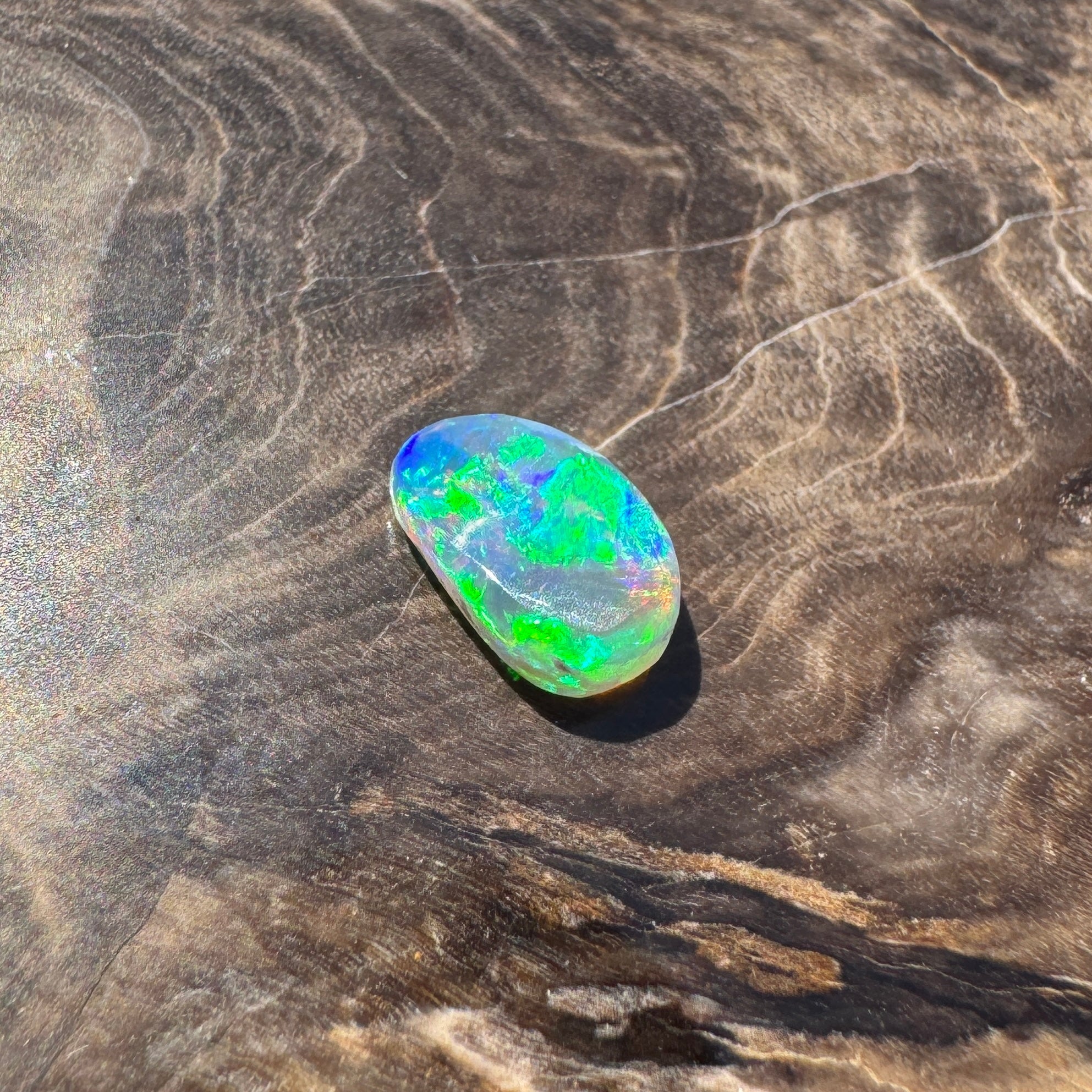 0.9ct Hand - cut Solid Lightning Ridge Opal