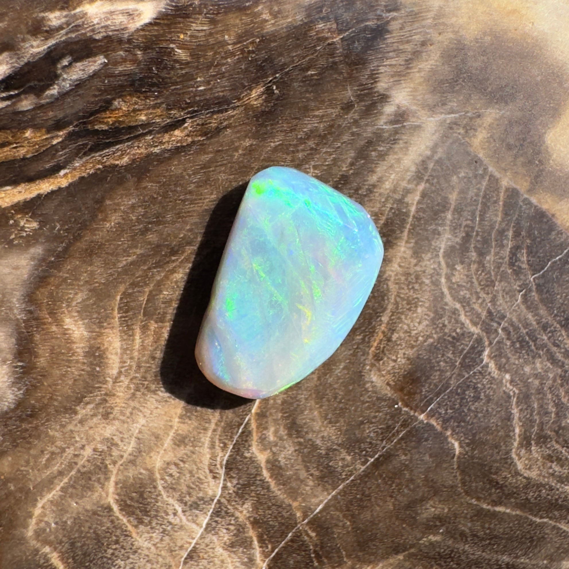 0.9ct Hand - cut Solid Lightning Ridge Opal