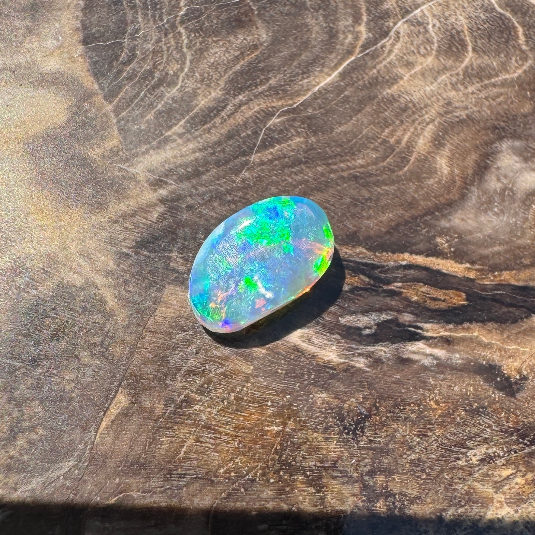 0.9ct Hand - cut Solid Lightning Ridge Opal