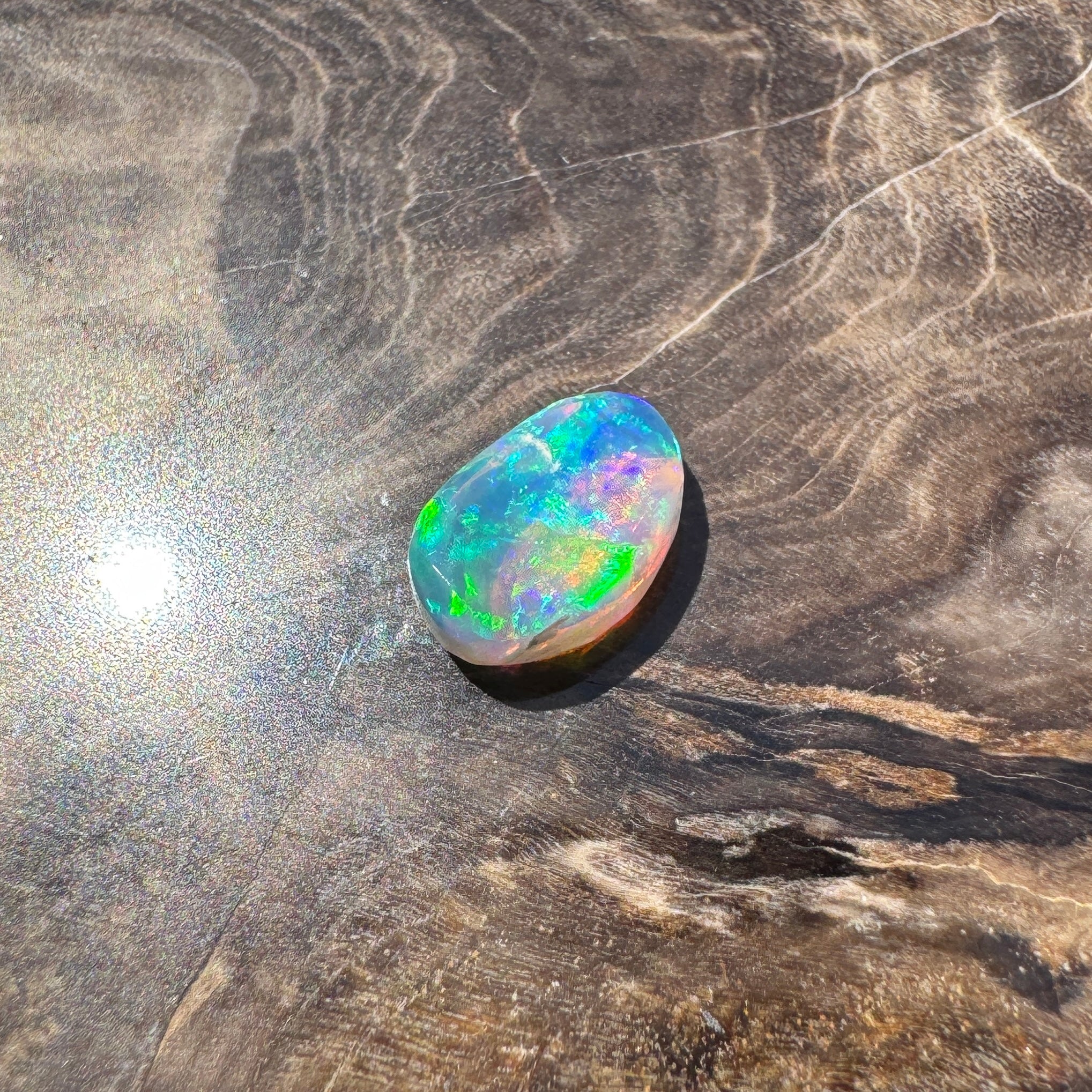 0.9ct Hand - cut Solid Lightning Ridge Opal