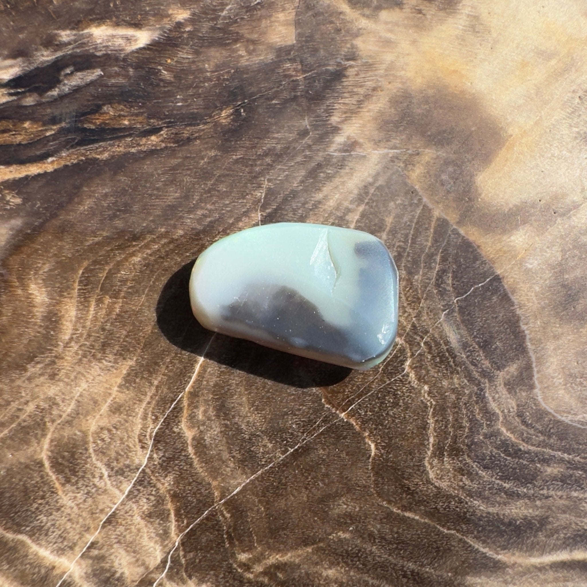 0.9ct Hand - cut Solid Lightning Ridge Opal