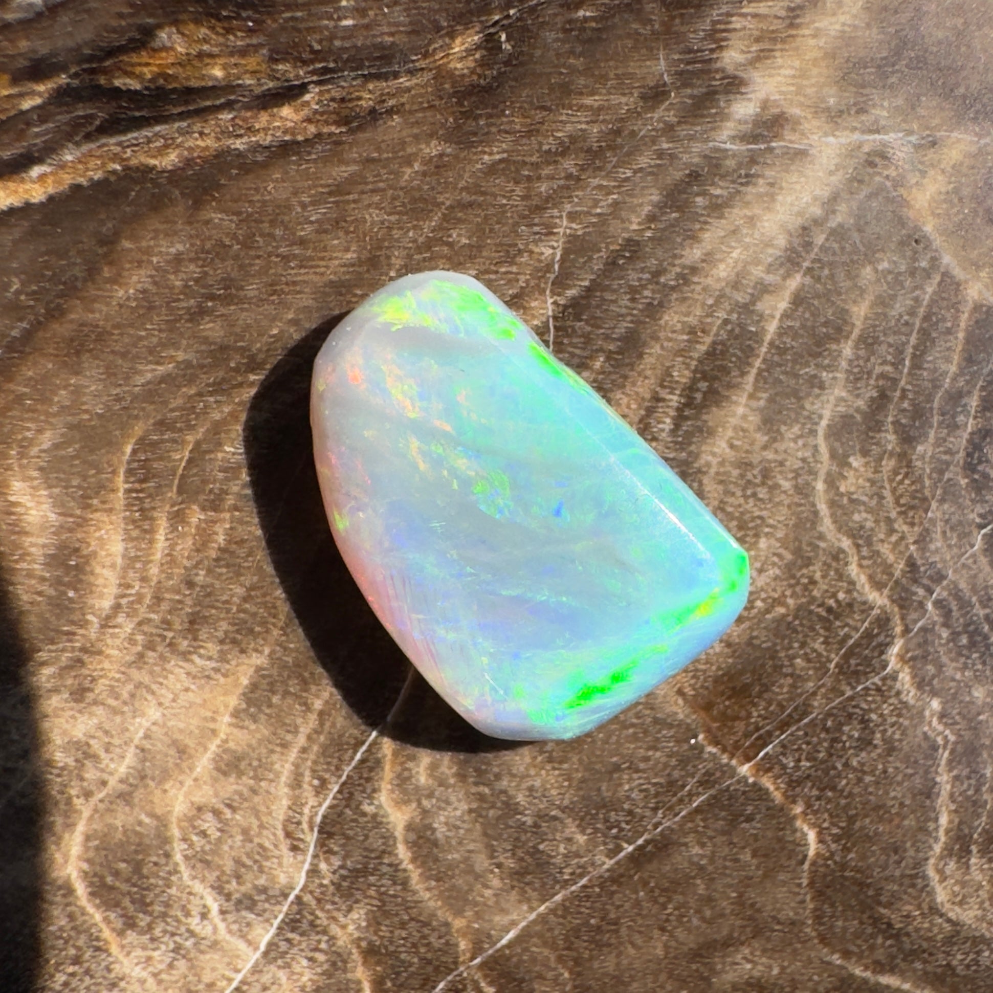 0.9ct Hand - cut Solid Lightning Ridge Opal