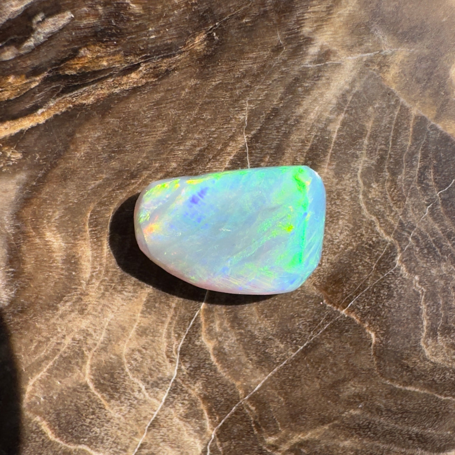 0.9ct Hand - cut Solid Lightning Ridge Opal