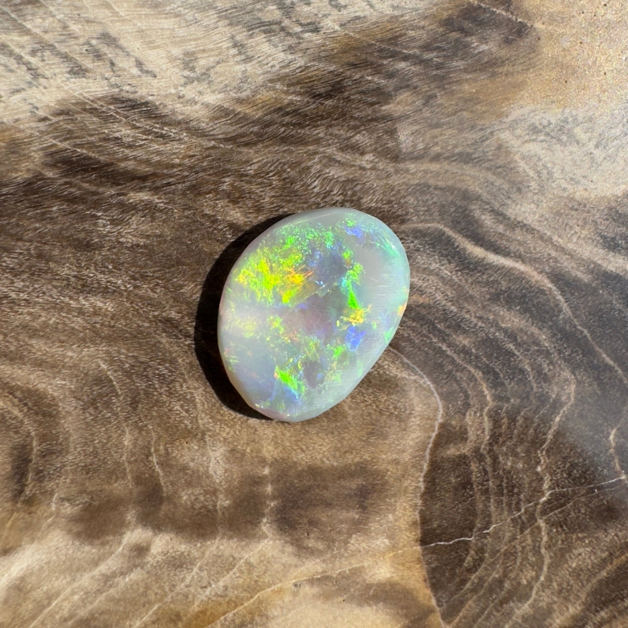 0.9ct Hand - cut Solid Lightning Ridge Opal