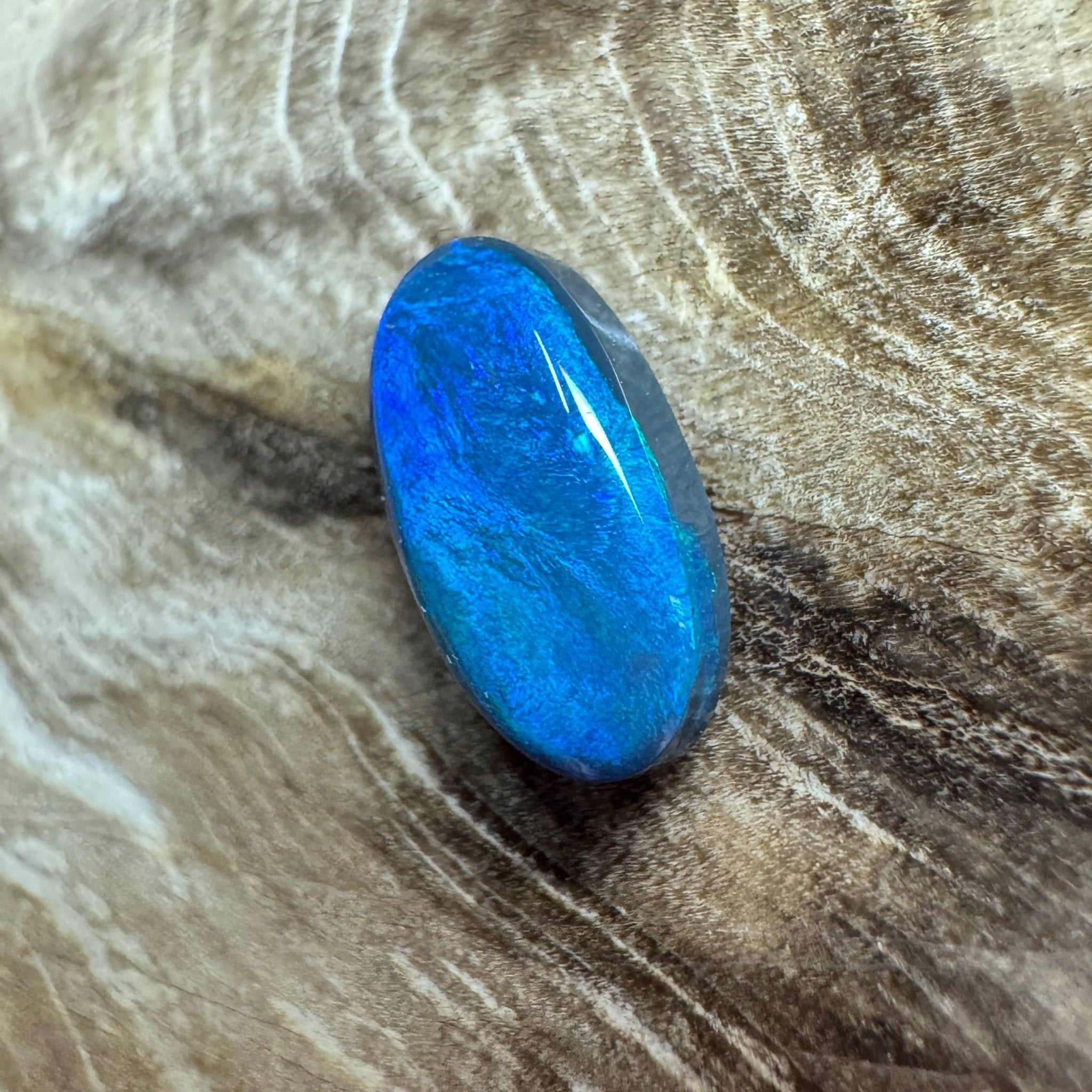 1.4ct Hand - cut Solid Lightning Ridge Black Opal