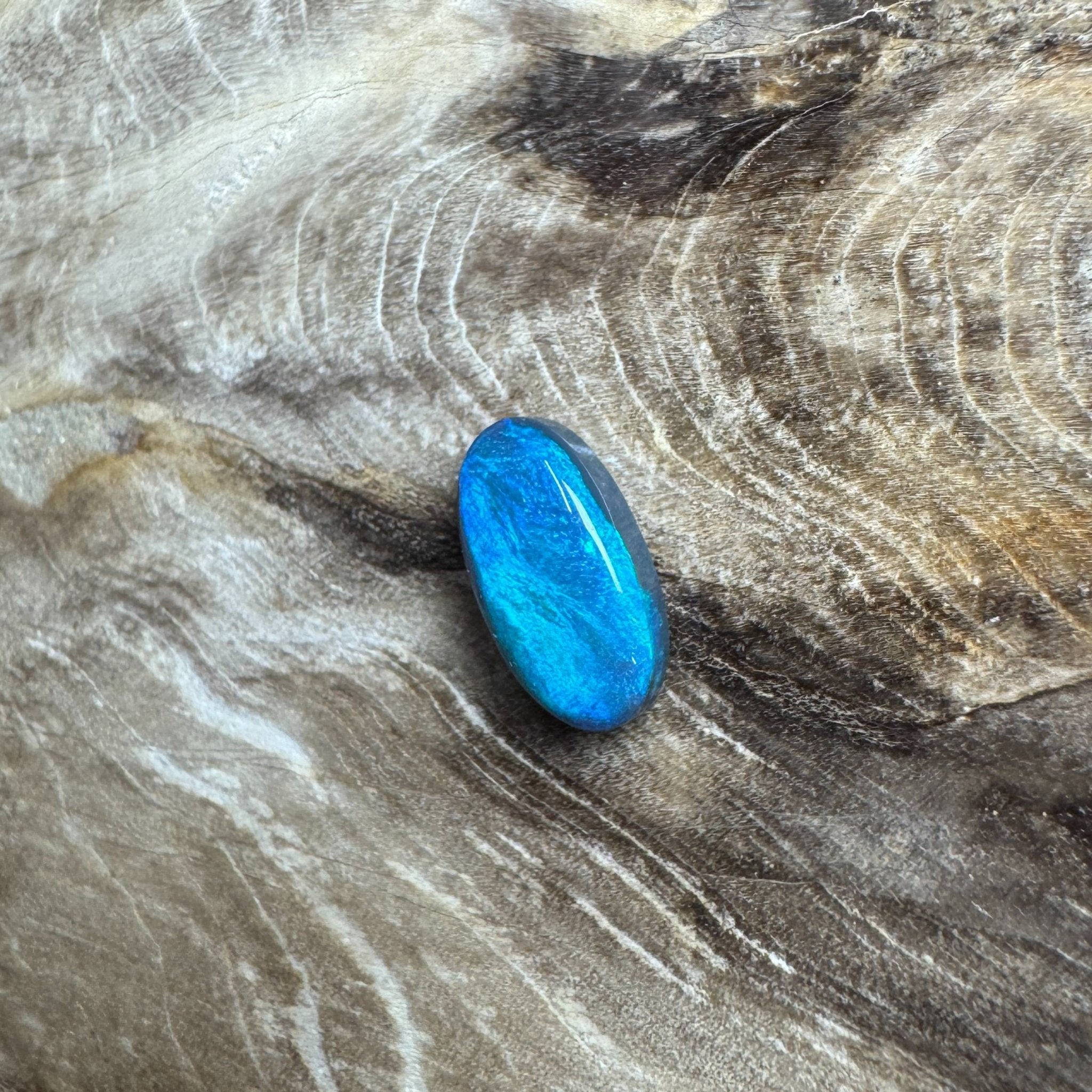 1.4ct Hand - cut Solid Lightning Ridge Black Opal