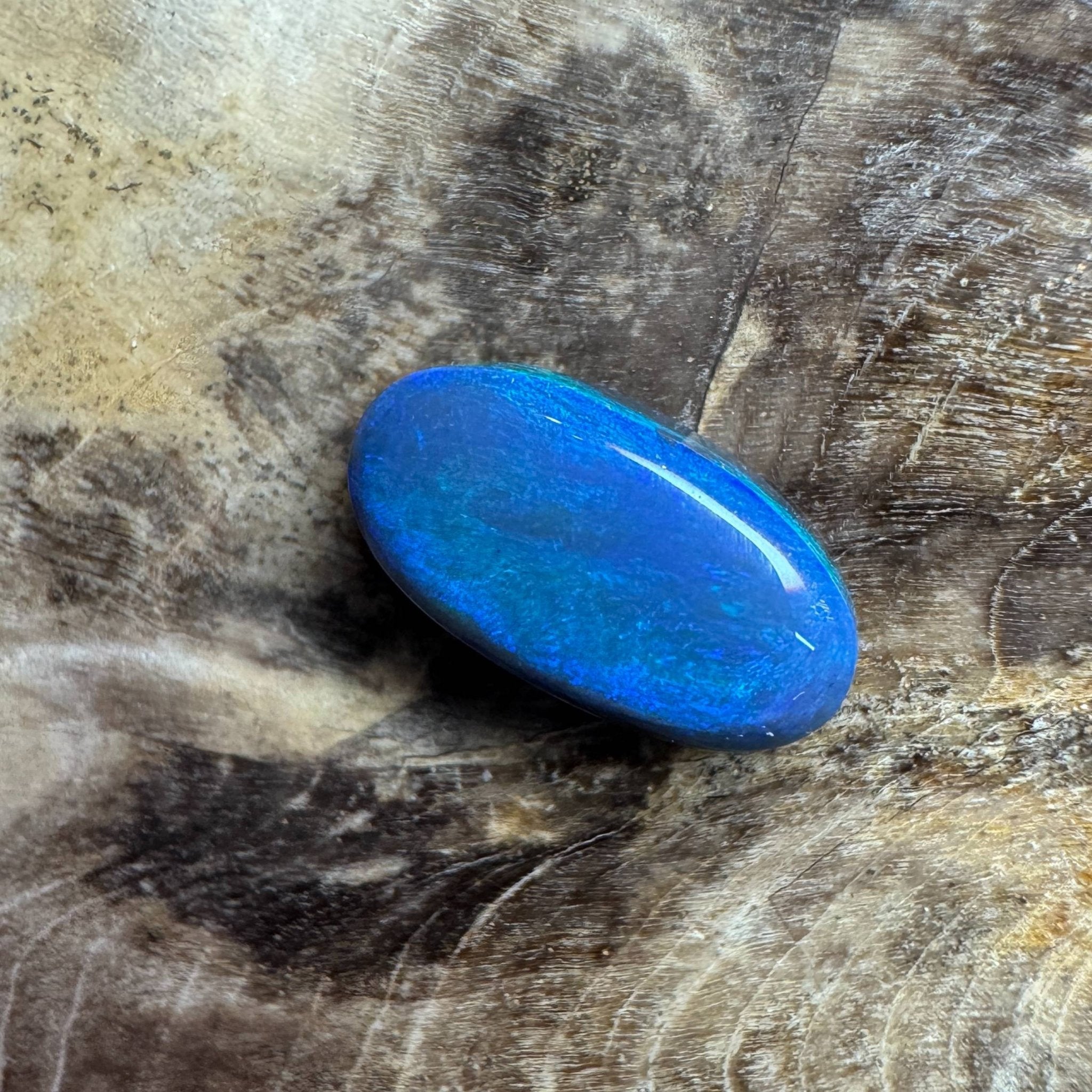 1.4ct Hand - cut Solid Lightning Ridge Black Opal