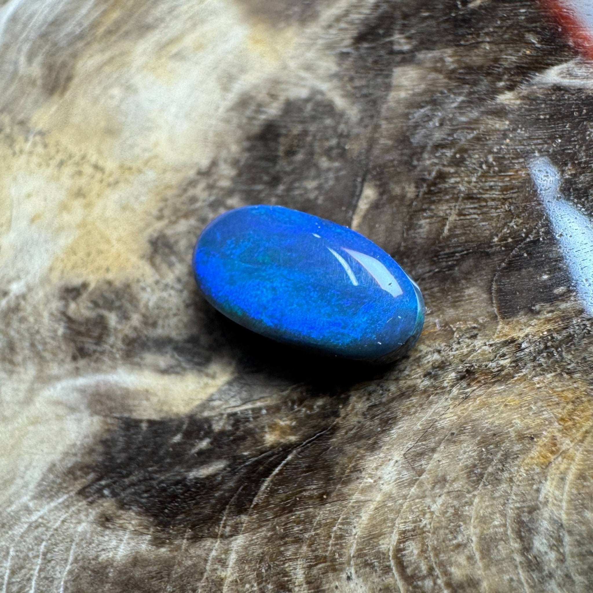 1.4ct Hand - cut Solid Lightning Ridge Black Opal