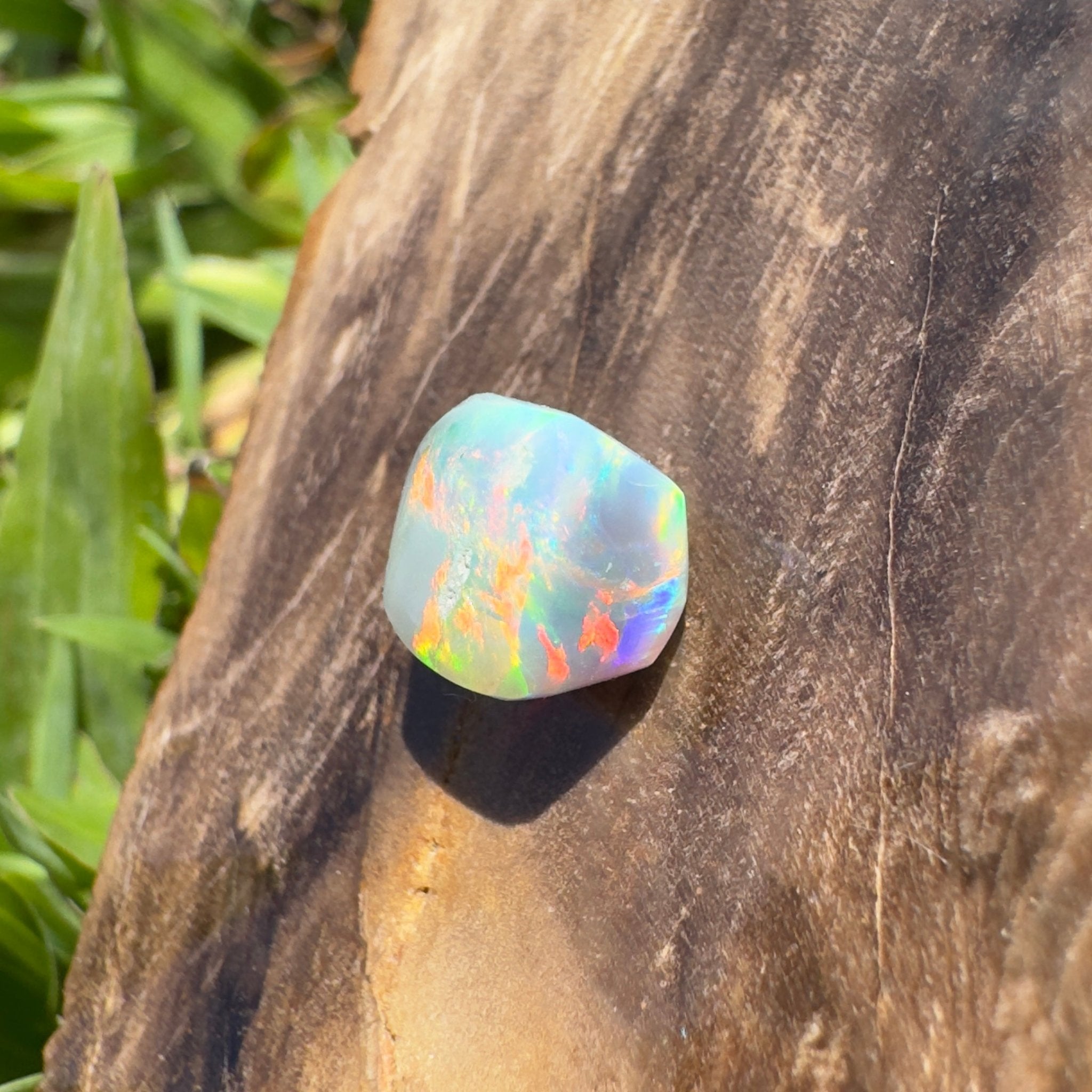 1.7ct Hand - cut Solid Lightning Ridge Opal
