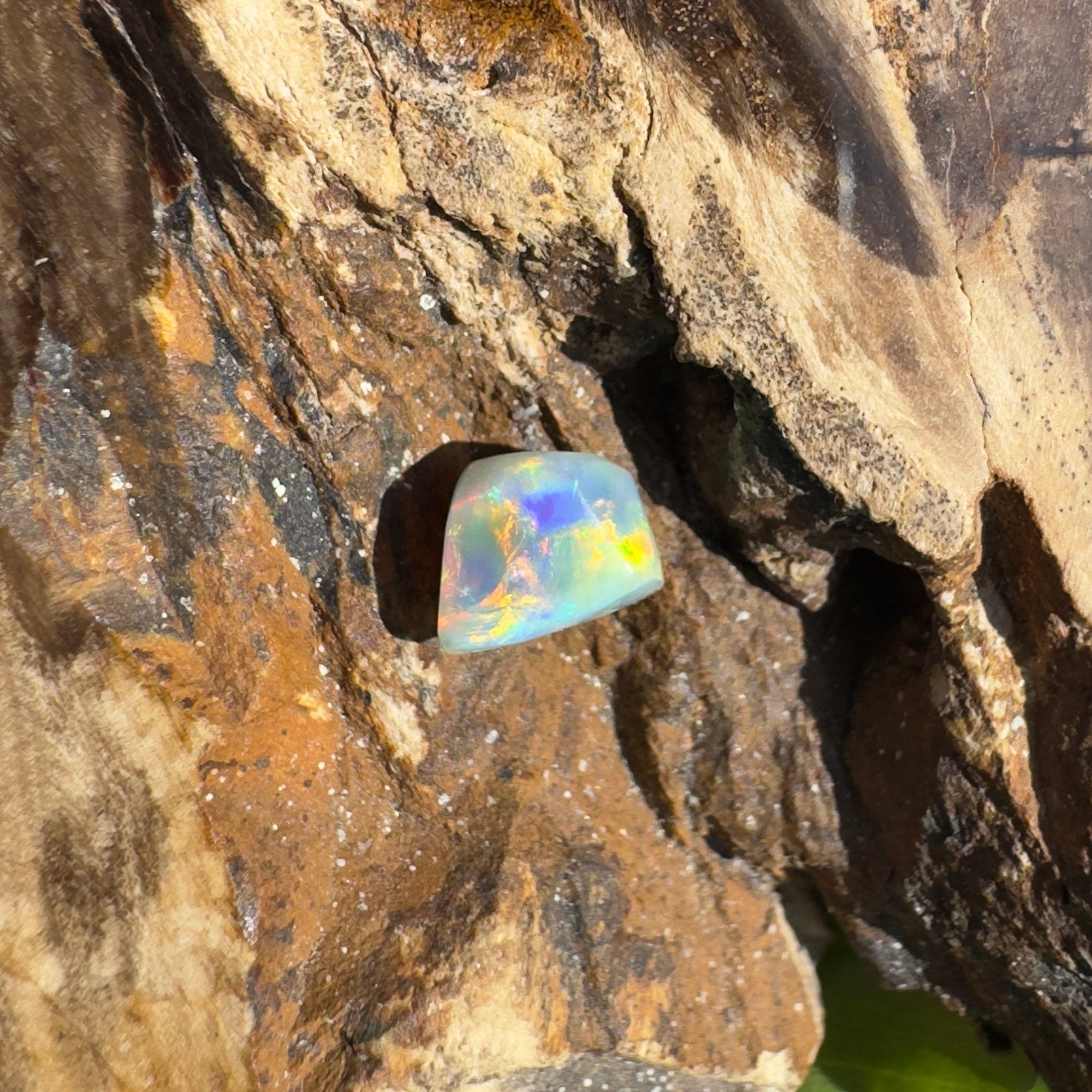 1.7ct Hand - cut Solid Lightning Ridge Opal
