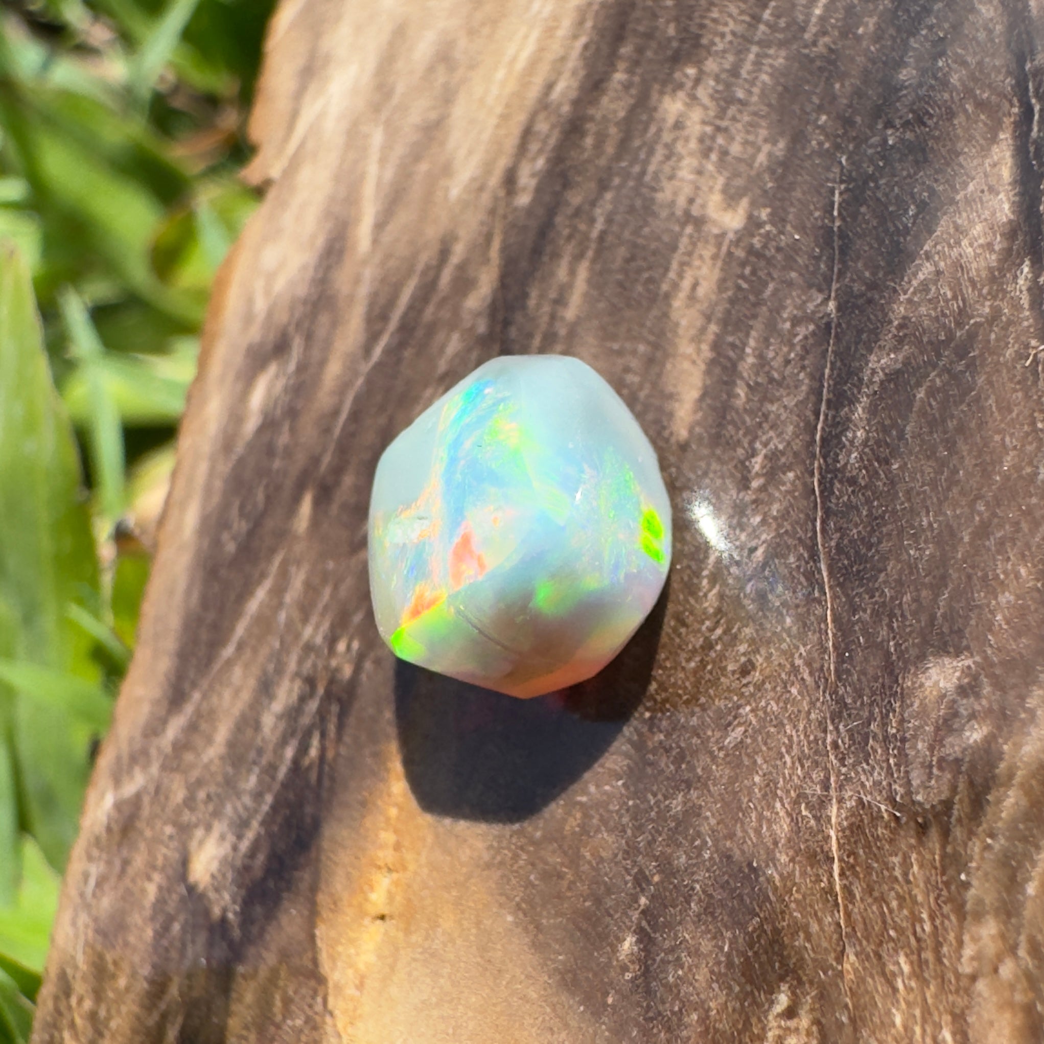 1.7ct Hand - cut Solid Lightning Ridge Opal