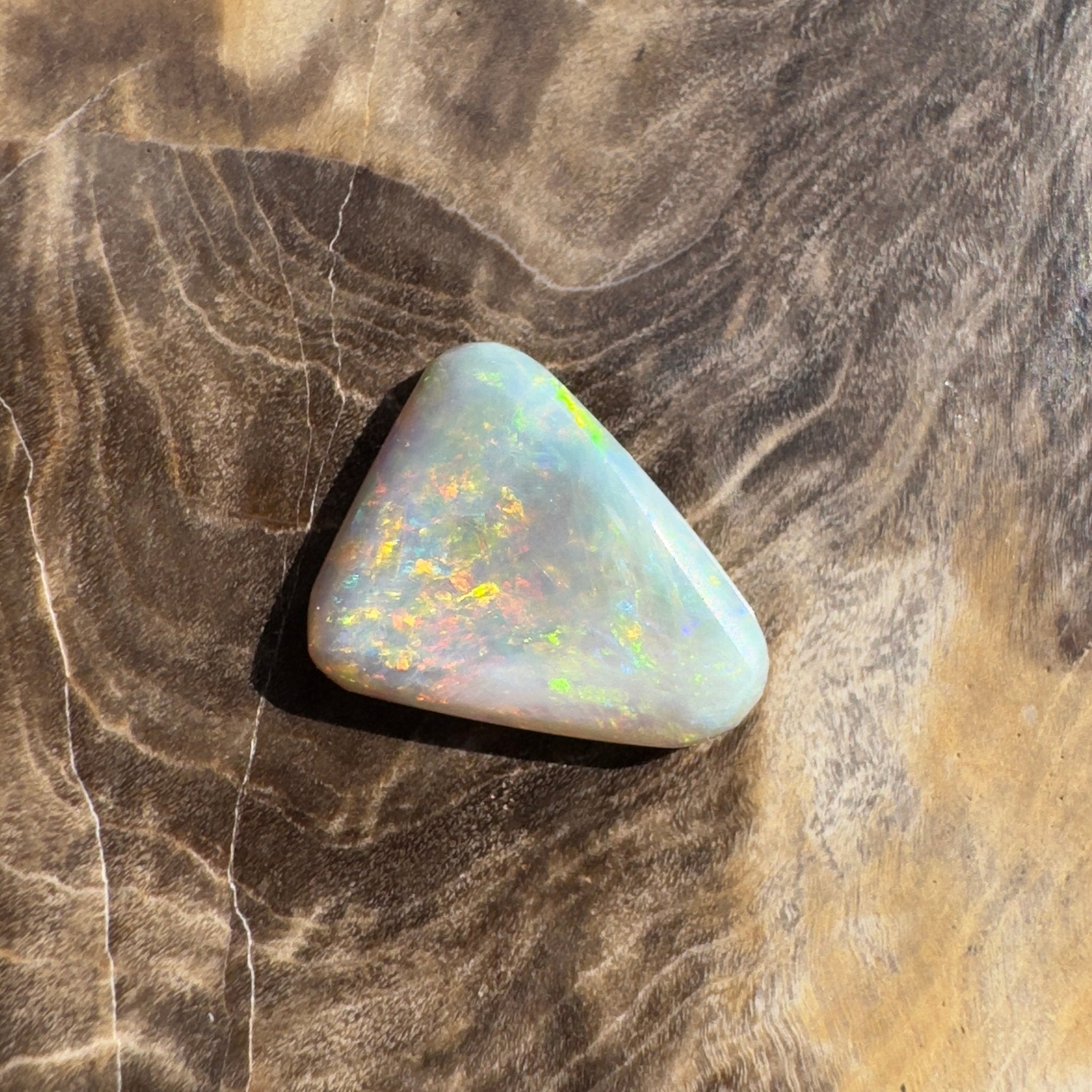 1.8ct Hand - cut Solid Lightning Ridge Opal