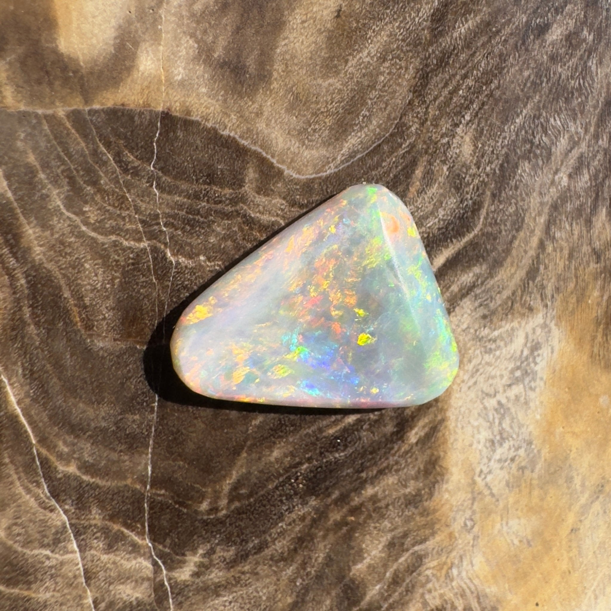 1.8ct Hand - cut Solid Lightning Ridge Opal