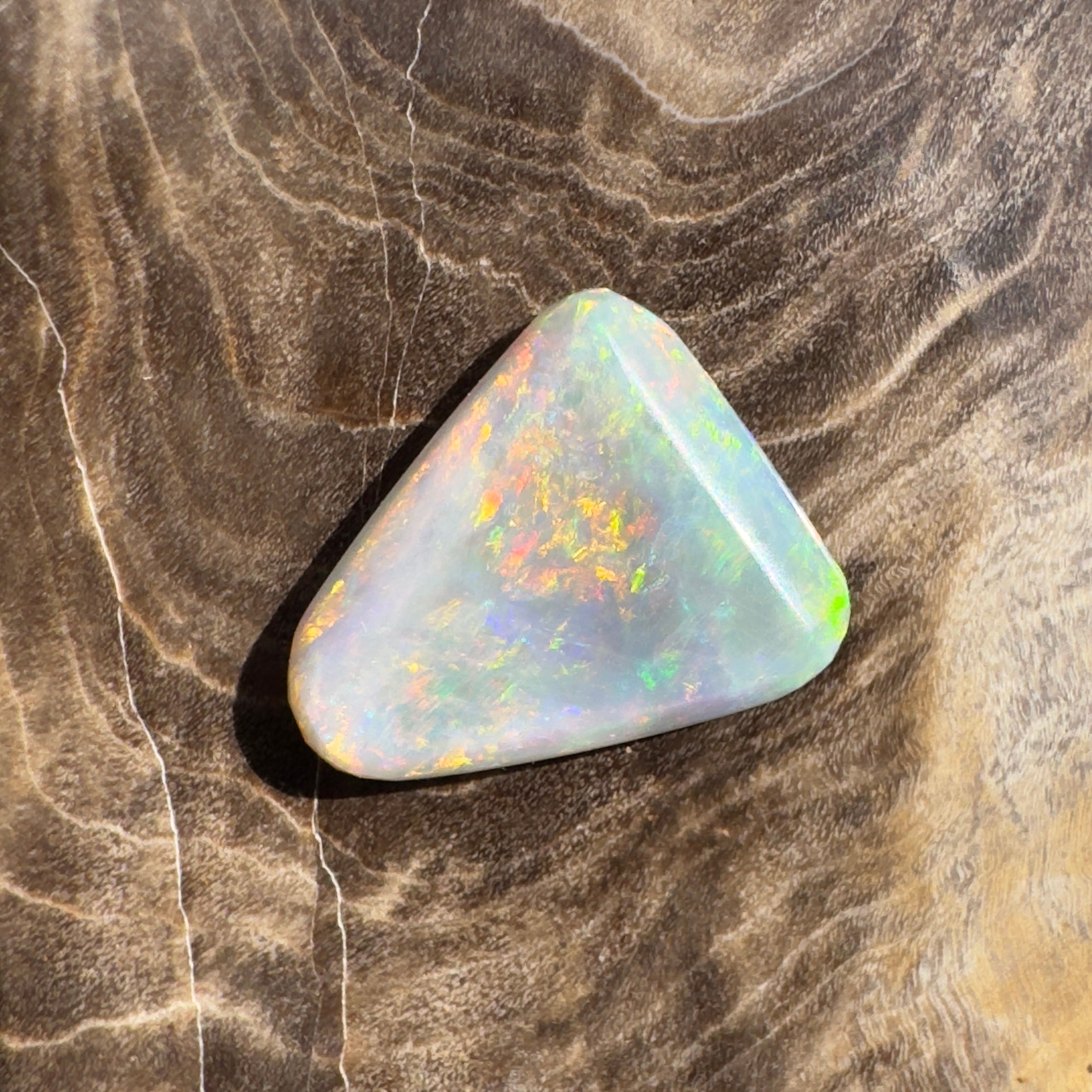 1.8ct Hand - cut Solid Lightning Ridge Opal