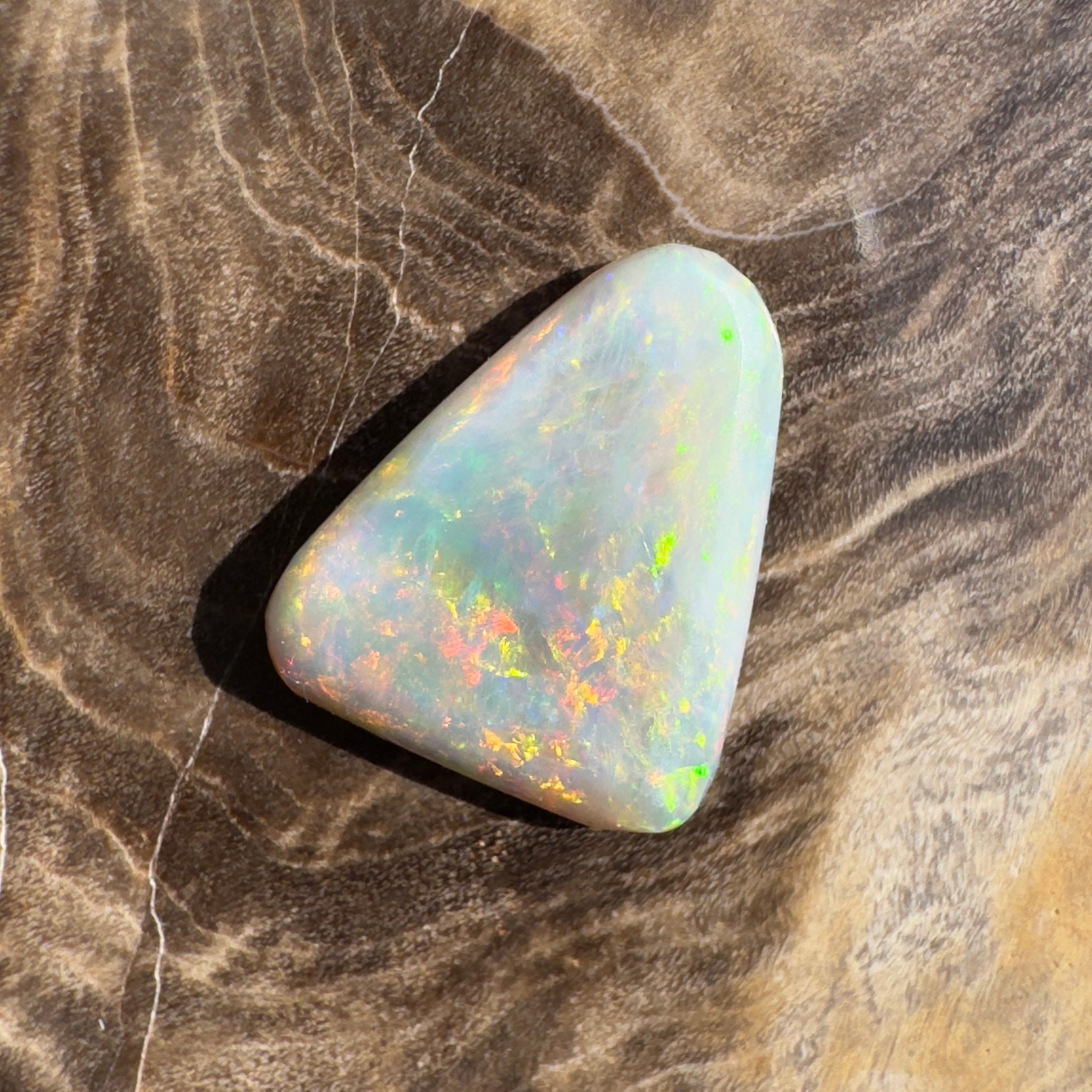 1.8ct Hand - cut Solid Lightning Ridge Opal