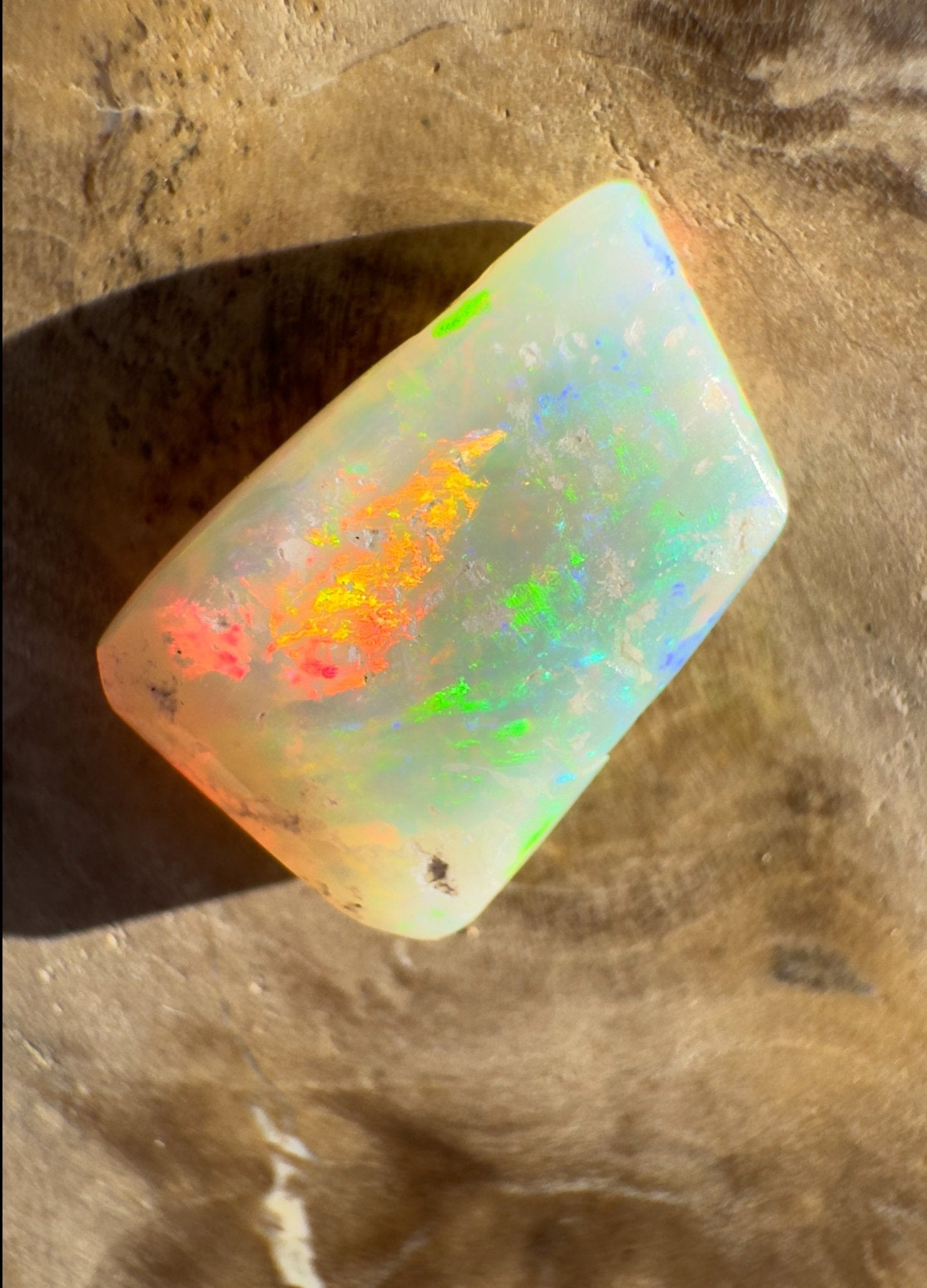 1.8ct Hand - Cut Solid Lightning Ridge Opal