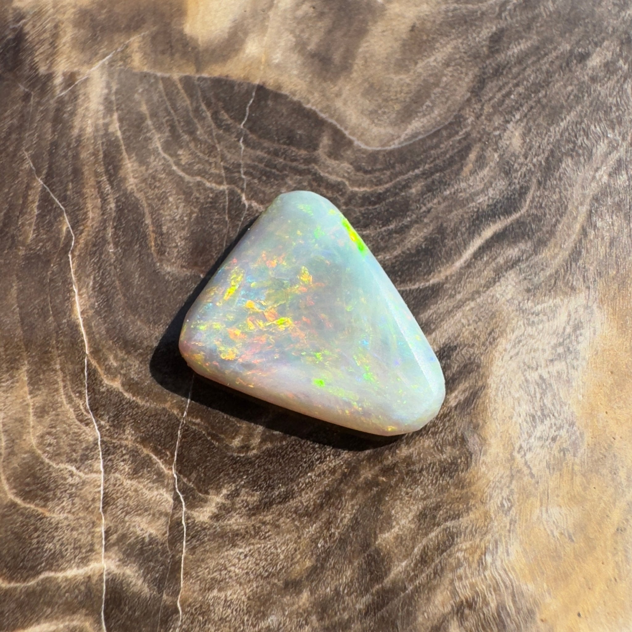 1.8ct Hand - cut Solid Lightning Ridge Opal