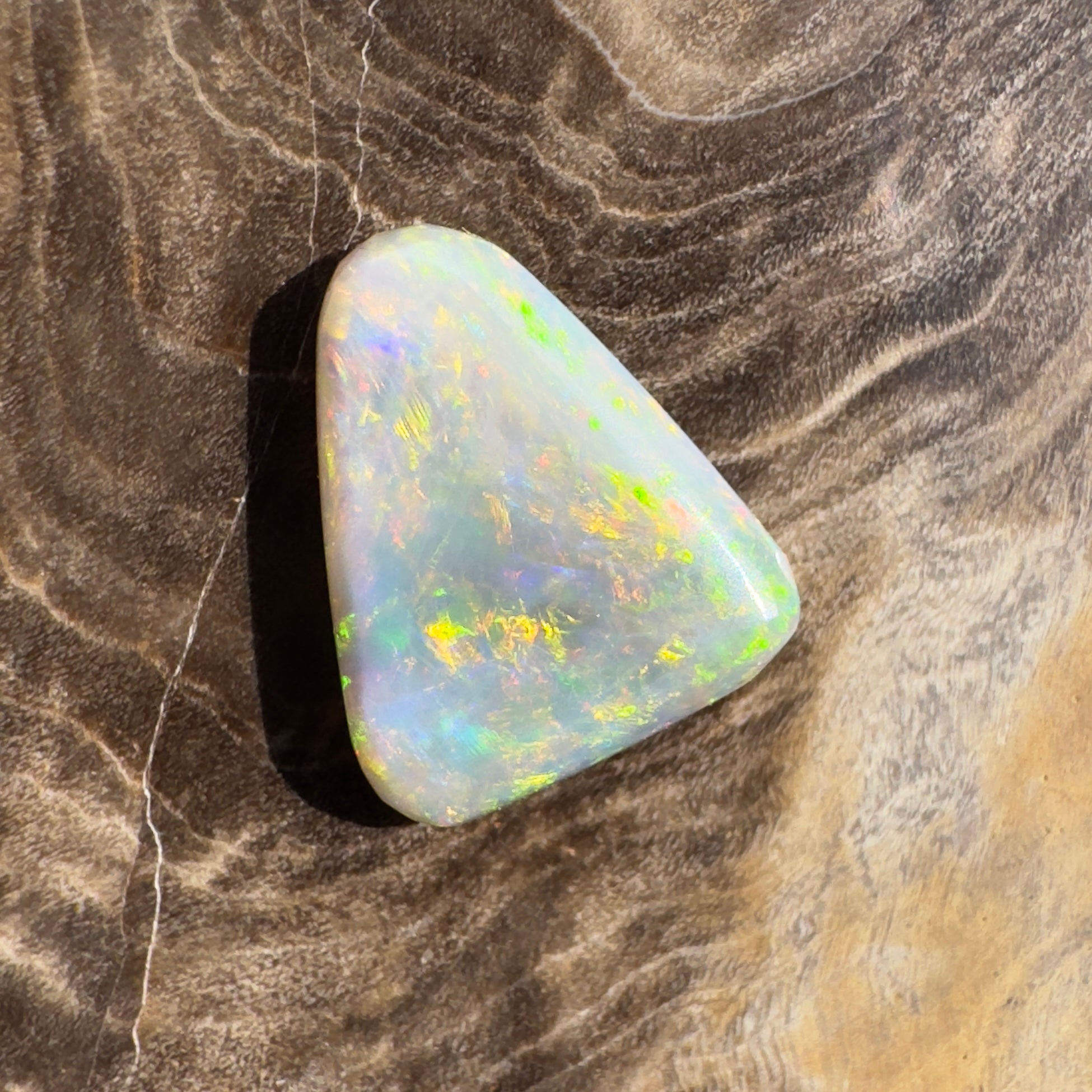 1.8ct Hand - cut Solid Lightning Ridge Opal