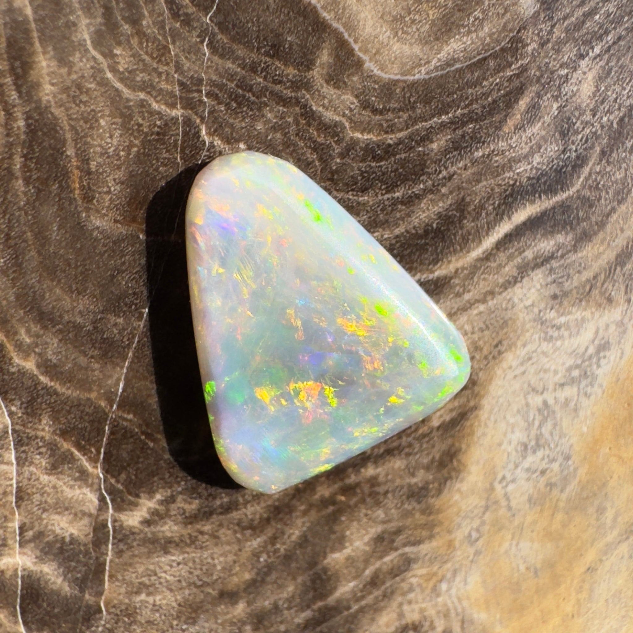 1.8ct Hand - cut Solid Lightning Ridge Opal