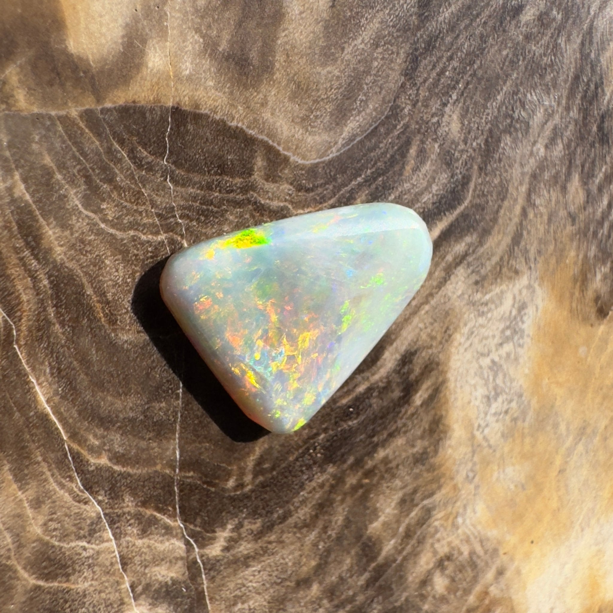 1.8ct Hand - cut Solid Lightning Ridge Opal