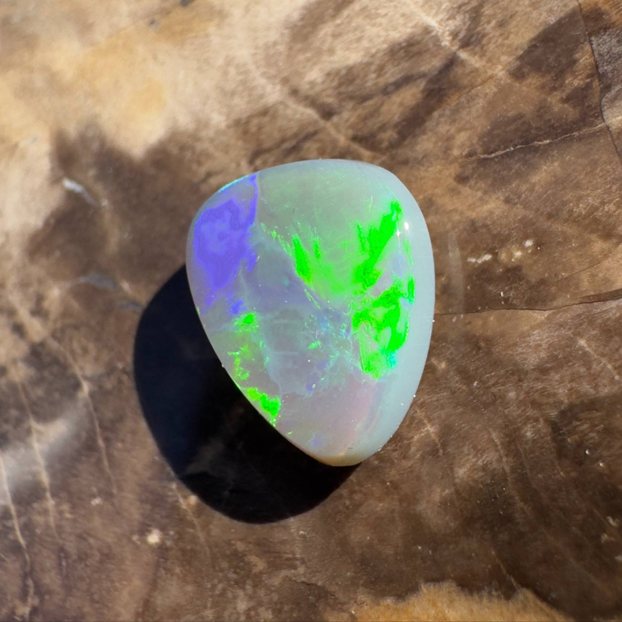 1.8ct Hand - cut Solid Lightning Ridge Semi Black Opal