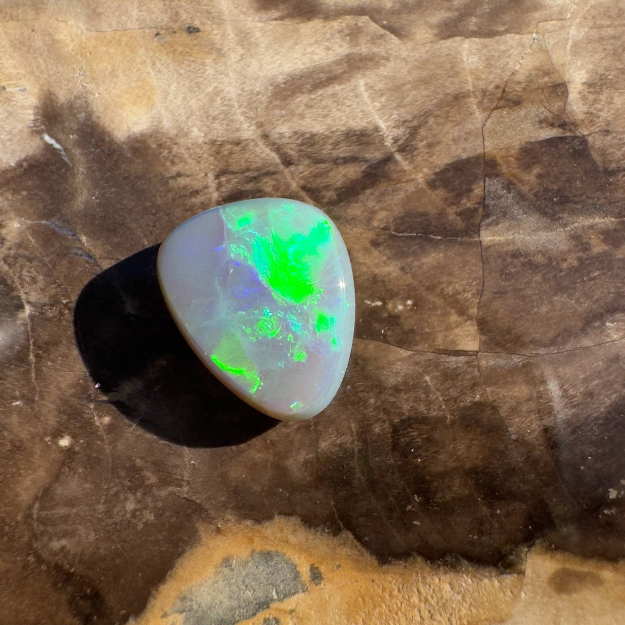 1.8ct Hand - cut Solid Lightning Ridge Semi Black Opal