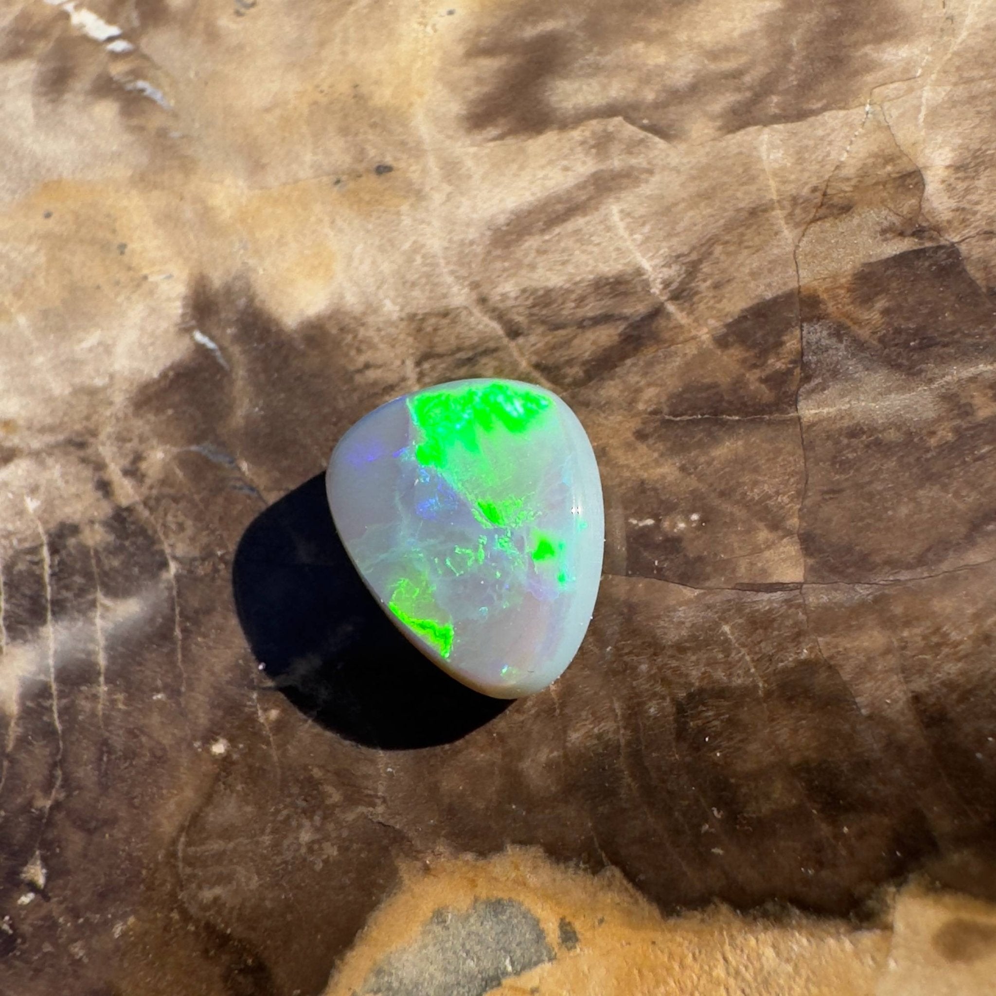 1.8ct Hand - cut Solid Lightning Ridge Semi Black Opal
