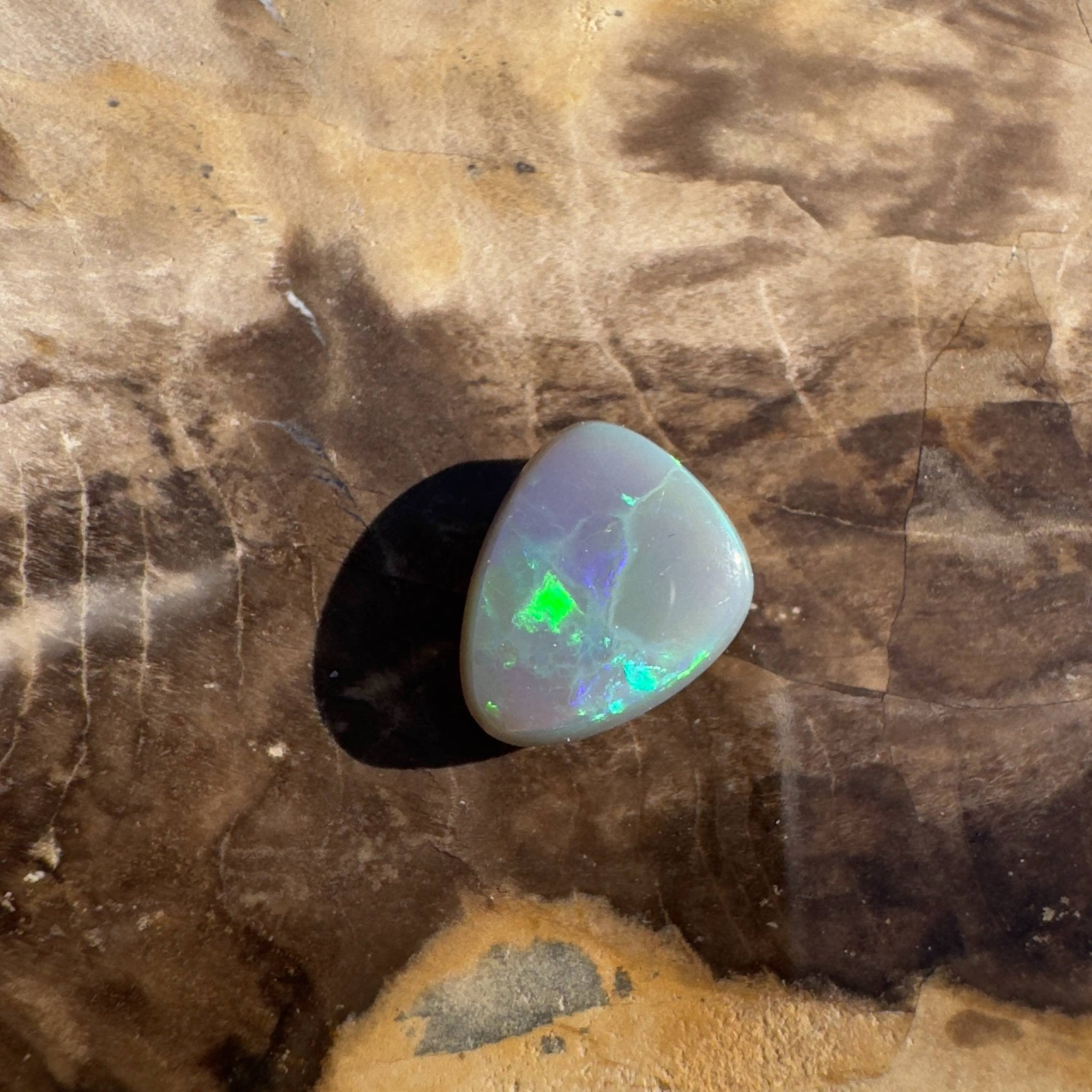 1.8ct Hand - cut Solid Lightning Ridge Semi Black Opal