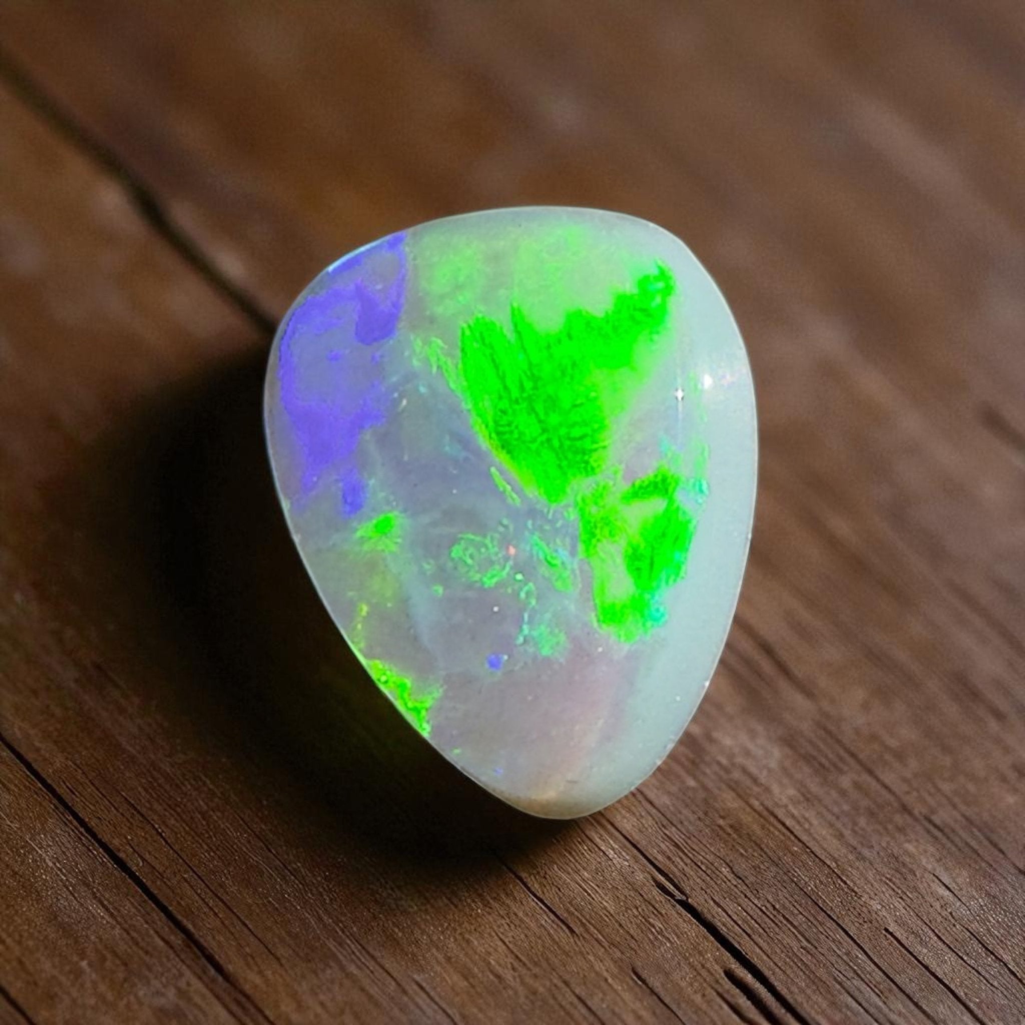 1.8ct Hand - cut Solid Lightning Ridge Semi Black Opal