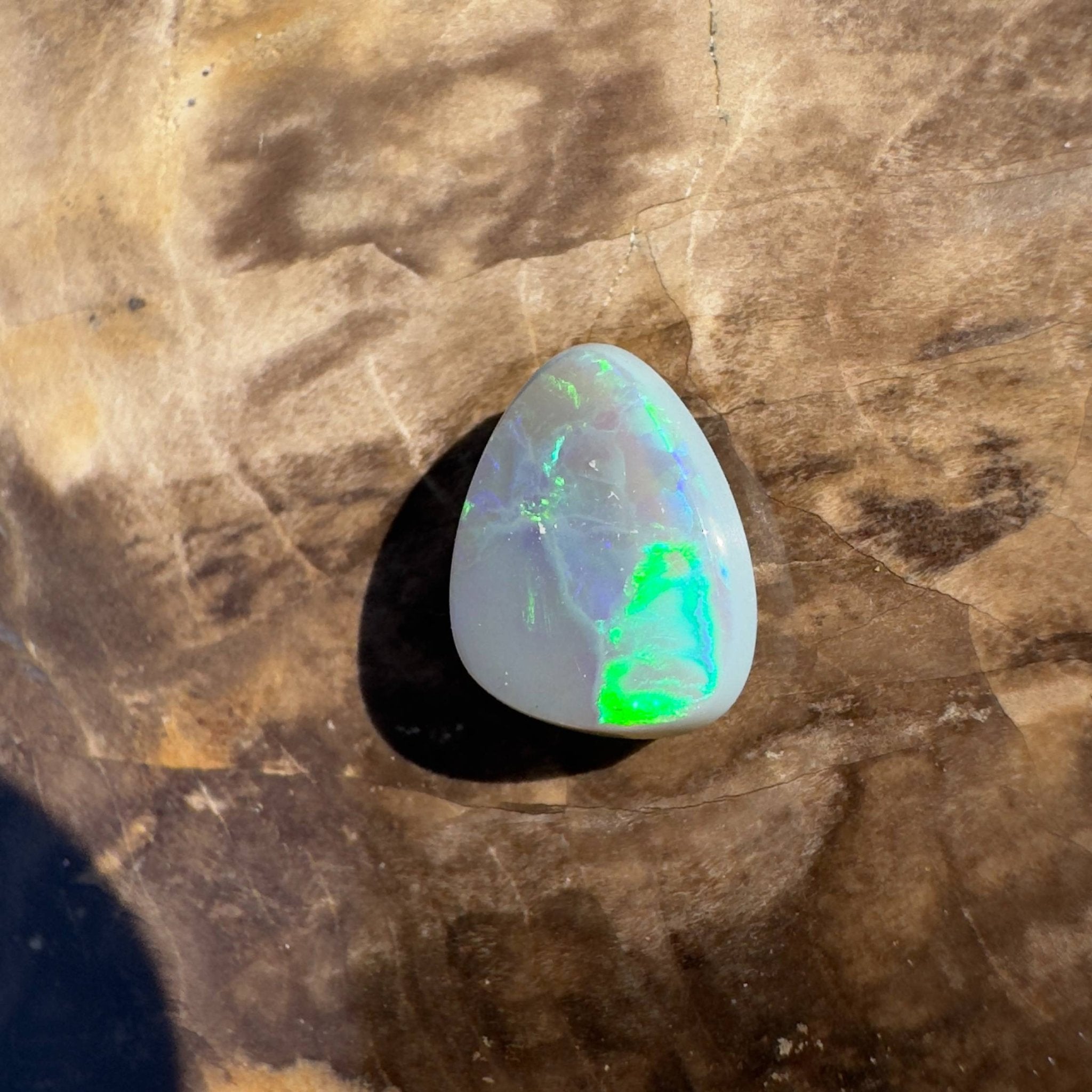 1.8ct Hand - cut Solid Lightning Ridge Semi Black Opal