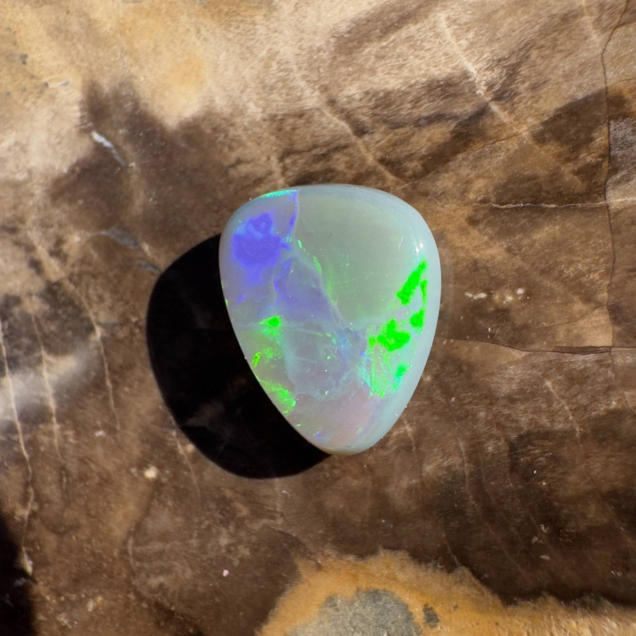 1.8ct Hand - cut Solid Lightning Ridge Semi Black Opal