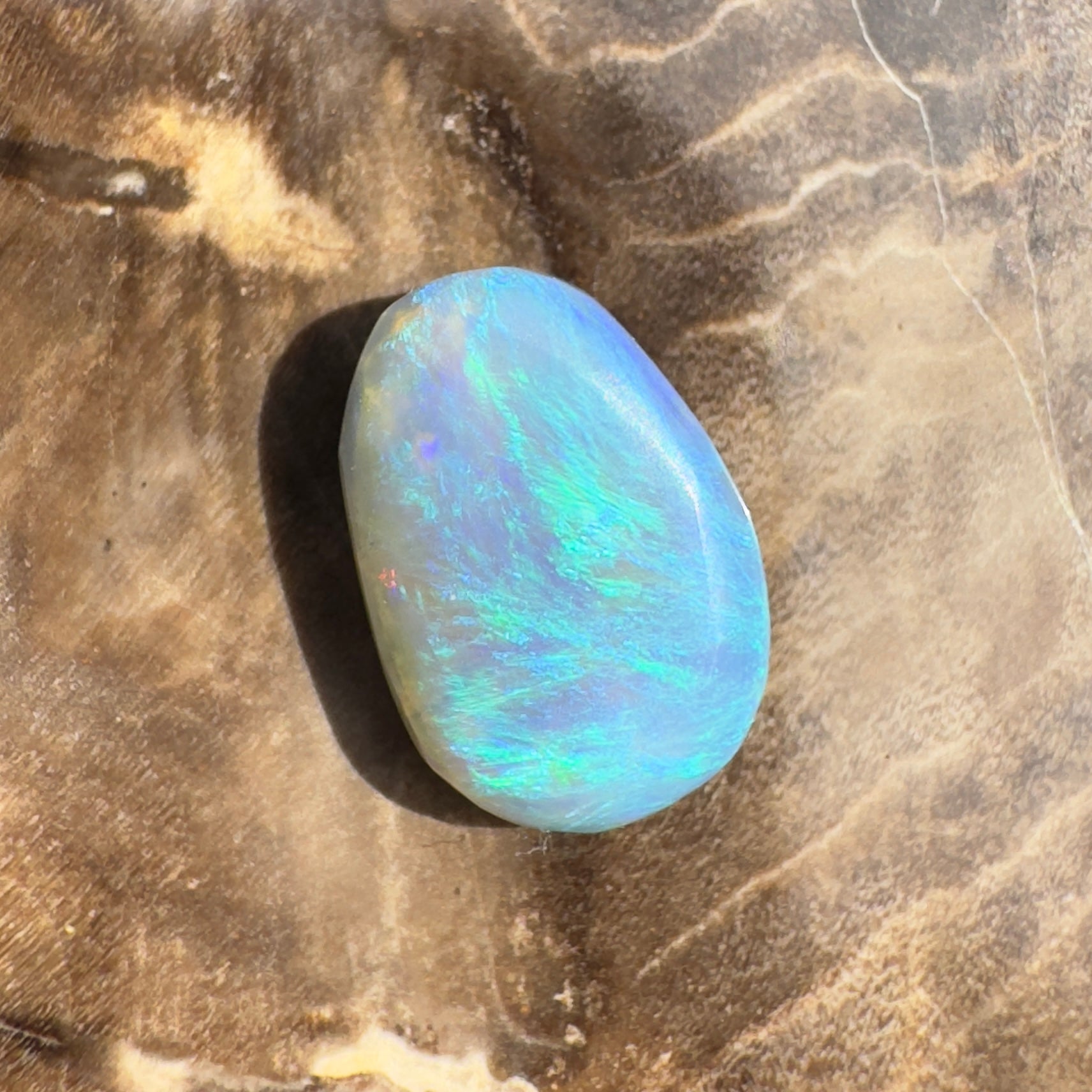1.9ct Hand - cut Solid Lightning Ridge Opal