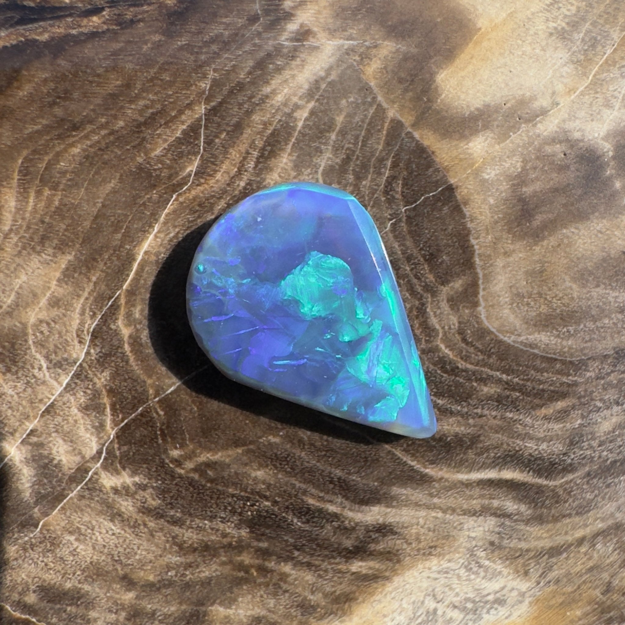 1.9ct Hand - cut Solid Lightning Ridge Semi Black Opal