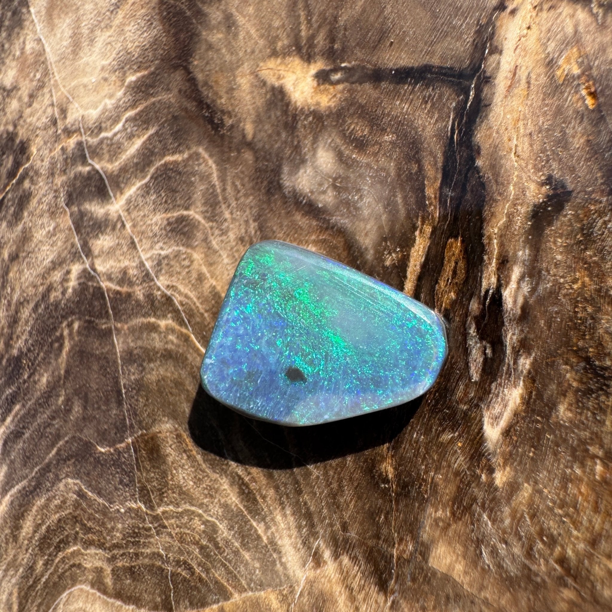 1.9ct Hand - cut Solid Lightning Ridge Semi Black Opal