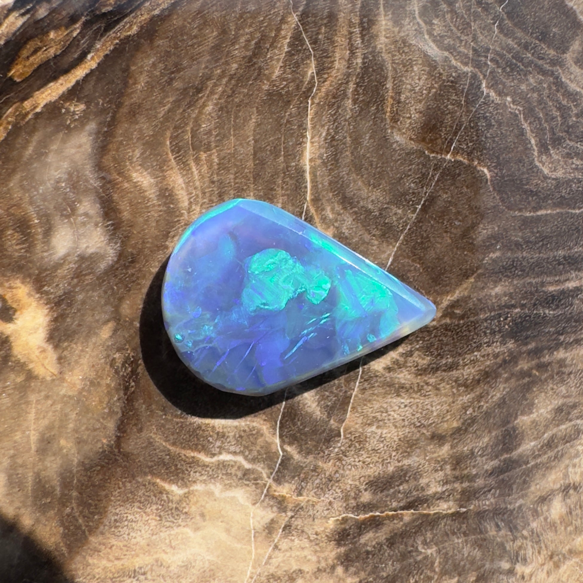 1.9ct Hand - cut Solid Lightning Ridge Semi Black Opal