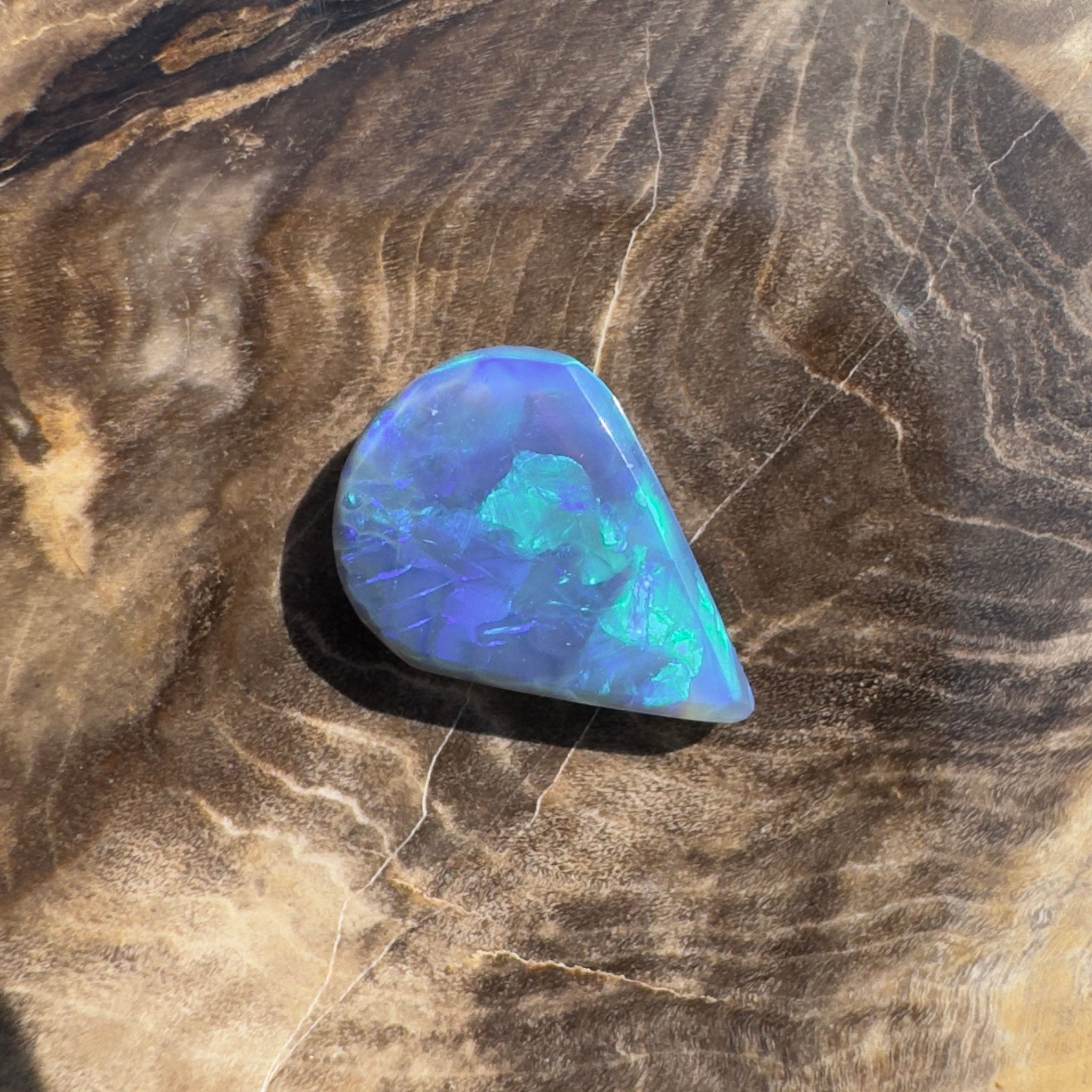 1.9ct Hand - cut Solid Lightning Ridge Semi Black Opal