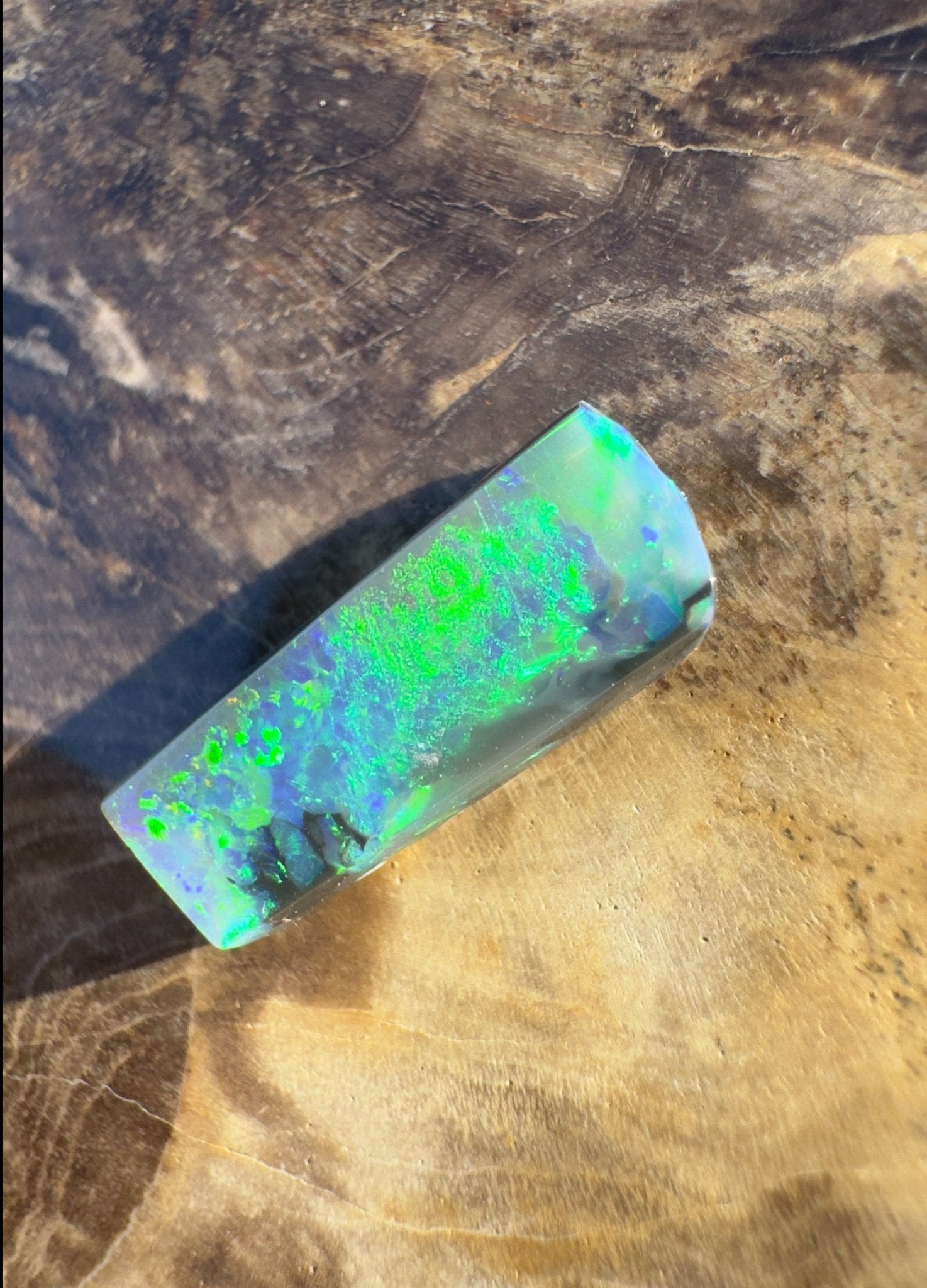 1.9ct Hand - cut Solid Lightning Ridge Semi Black Opal